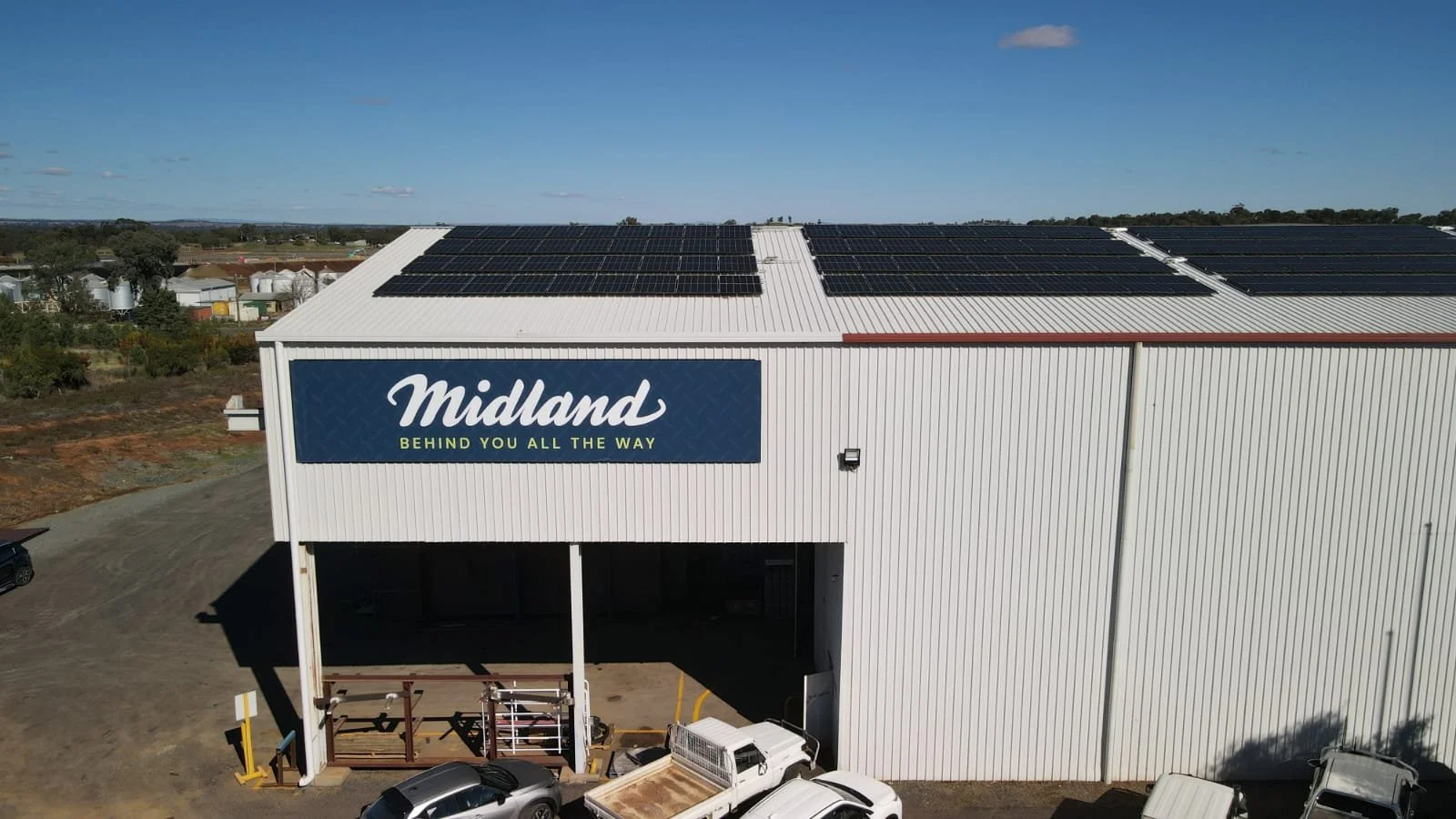 Midland_Parkes_front_Signage.jpg