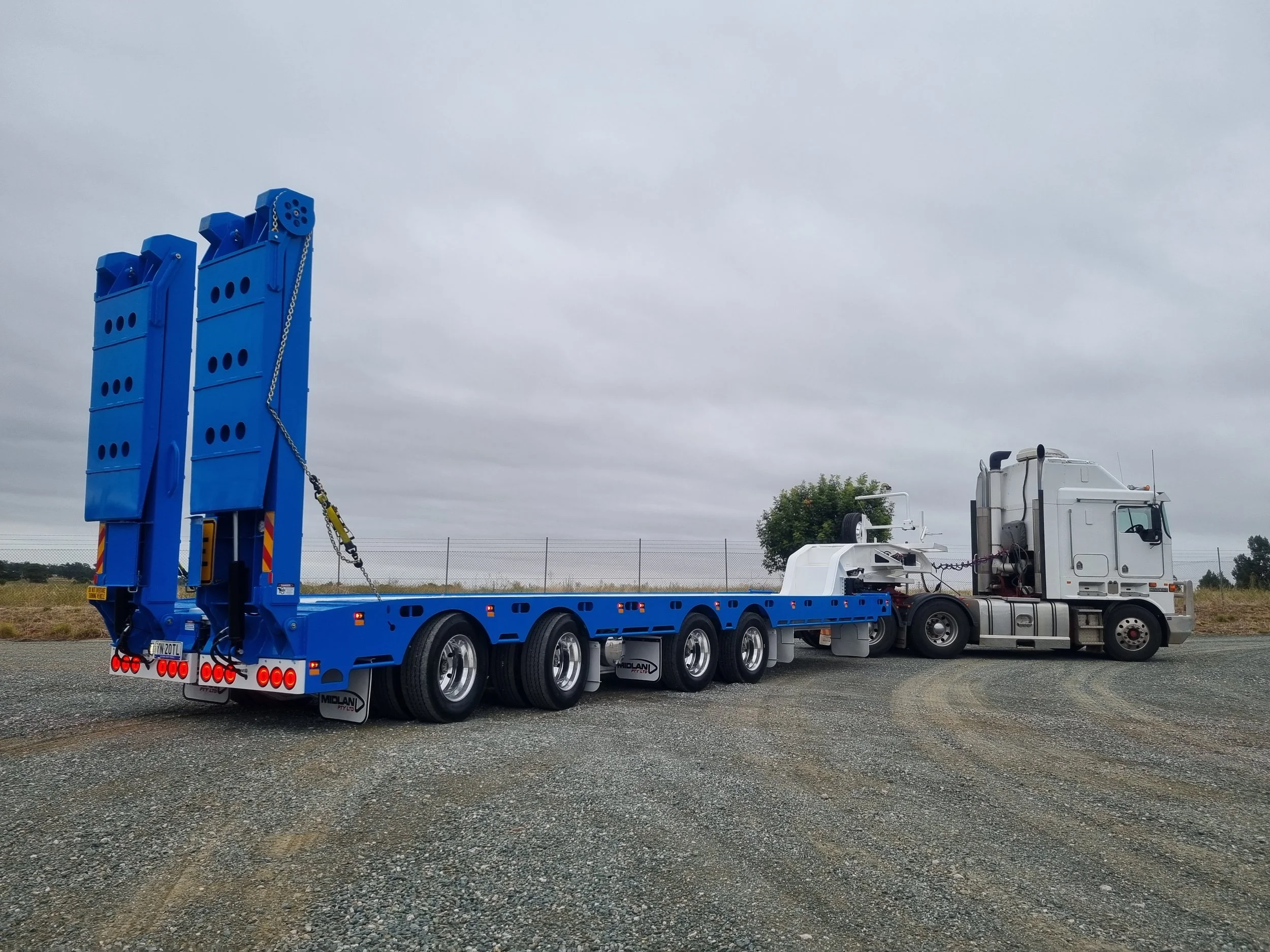 Side_Tracked_Excavations_Midalnd_quad_low_loader.jpg