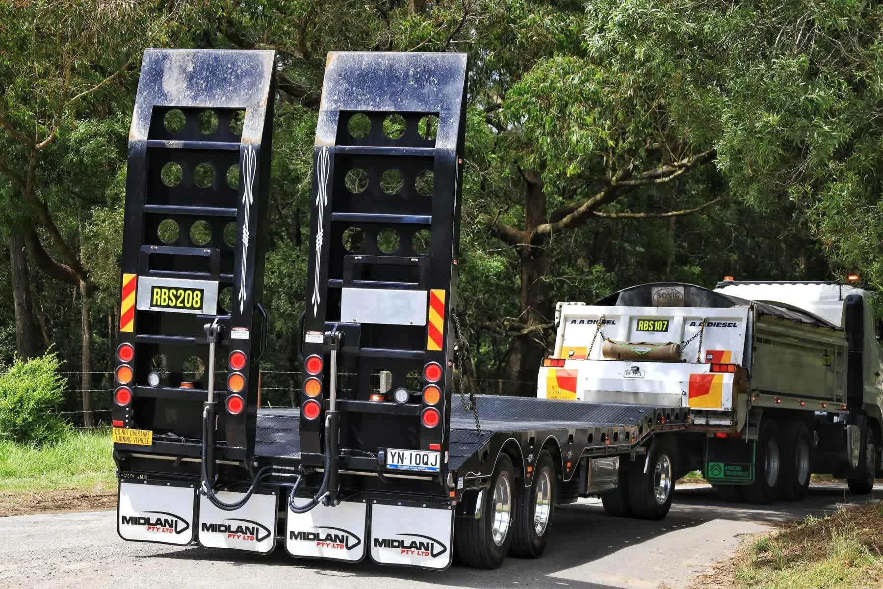 Midland dog trailer — flat deck configuration