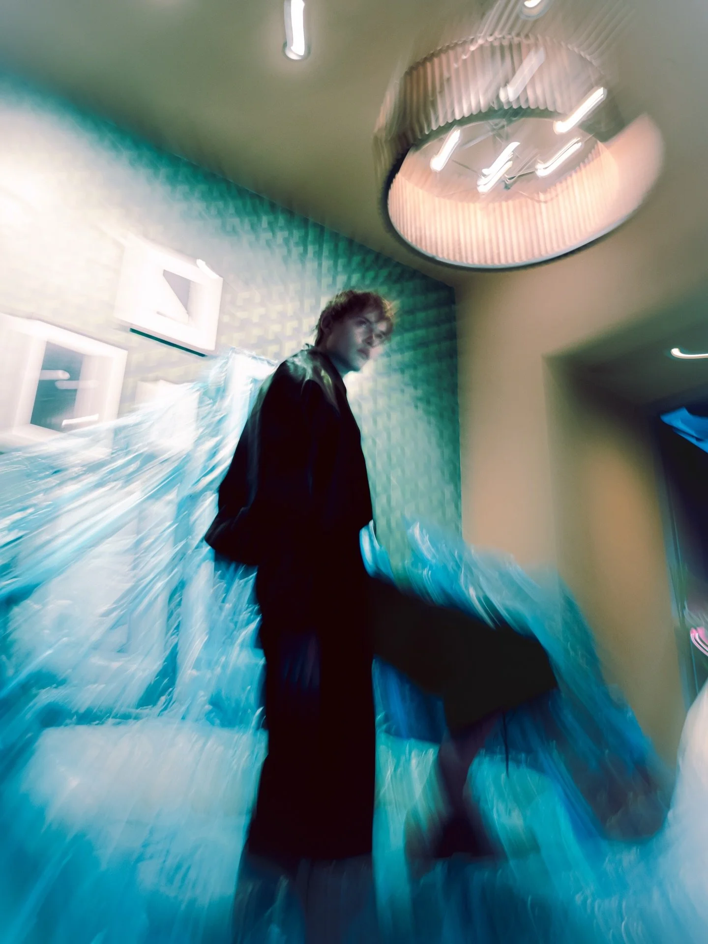 Rinc&oacute;n Oscuro | @bosshi___ 

Produced by @littlemiss.sandy and @kerinmcaleese
Special thanks to @diana.wallwork
Hair by @kenneth.edgerton_hair @snickerrrrz
MUA @divamreyes_ @newmahogany @chloeee_makeupartist @divamreyes_

Movement direction by