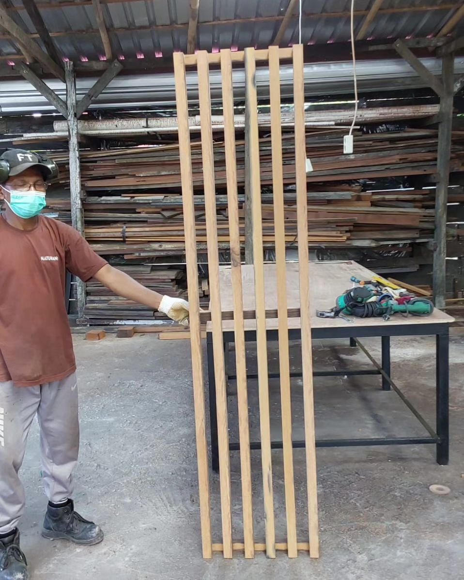 One of the first production of the newly completed factory! Let's get the ball rolling!
.
.
#buildingcomponents #bangunan #reclaimedwood #reclaim #woodworking #woodwindows #woodoors #architecture #architectsbali #arsiktekbali #kontraktorbangunan