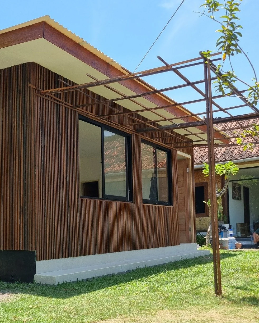 From decking production to design innovation &mdash; this project tells the story of reclaimed wood at its finest. 🌿

It began with ironwood salvaged from an abandoned jetty in Kalimantan &mdash; reclaimed by @kaltimber  and given a new life as deck