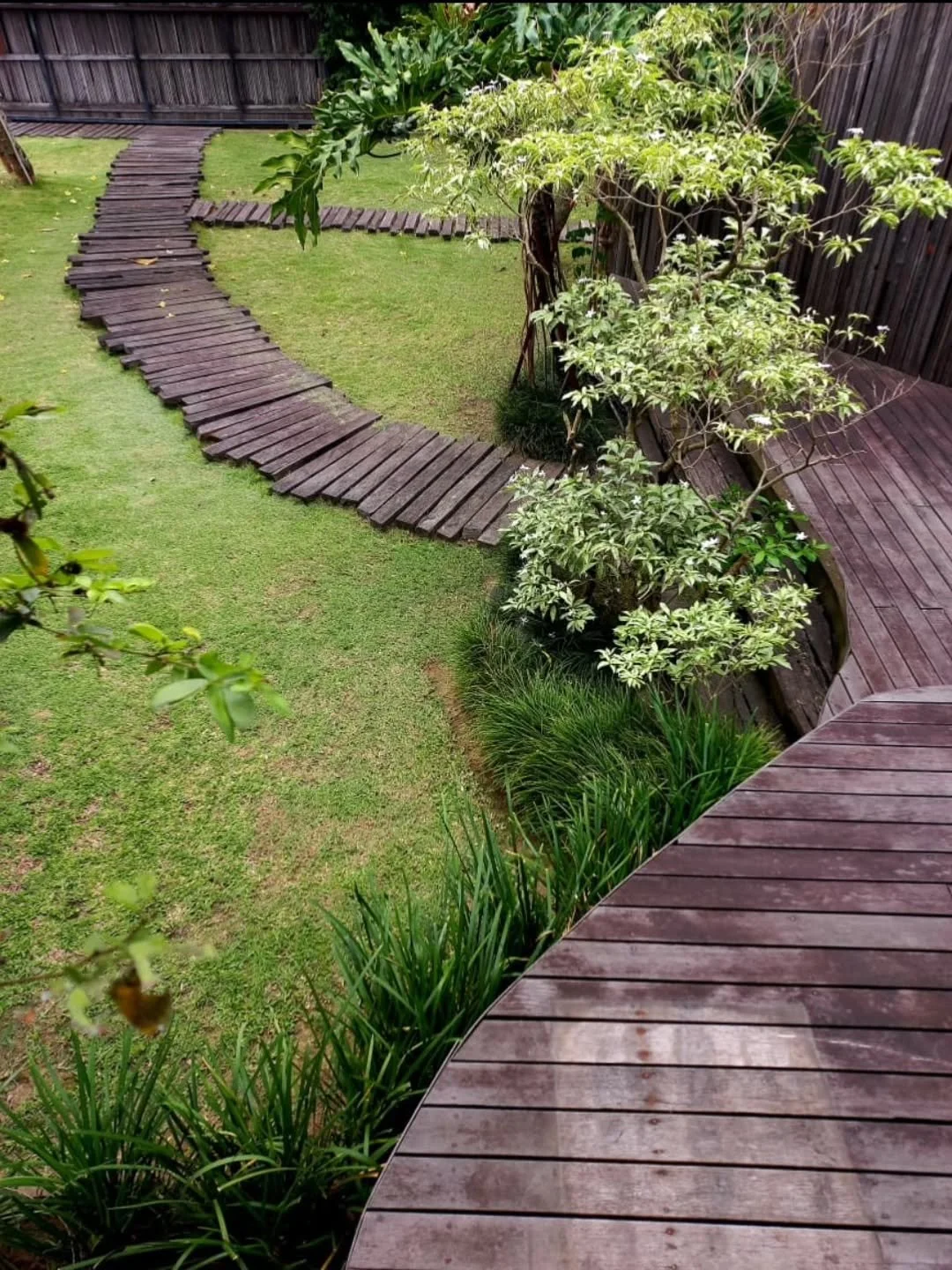 Landscapers know the value of materials that age beautifully. Naturanexa&rsquo;s reclaimed wood brings durability, character, and long-term stability to outdoor projects built for tropical conditions.

#Naturanexa #ReclaimedWood #LandscapeDesign #Out