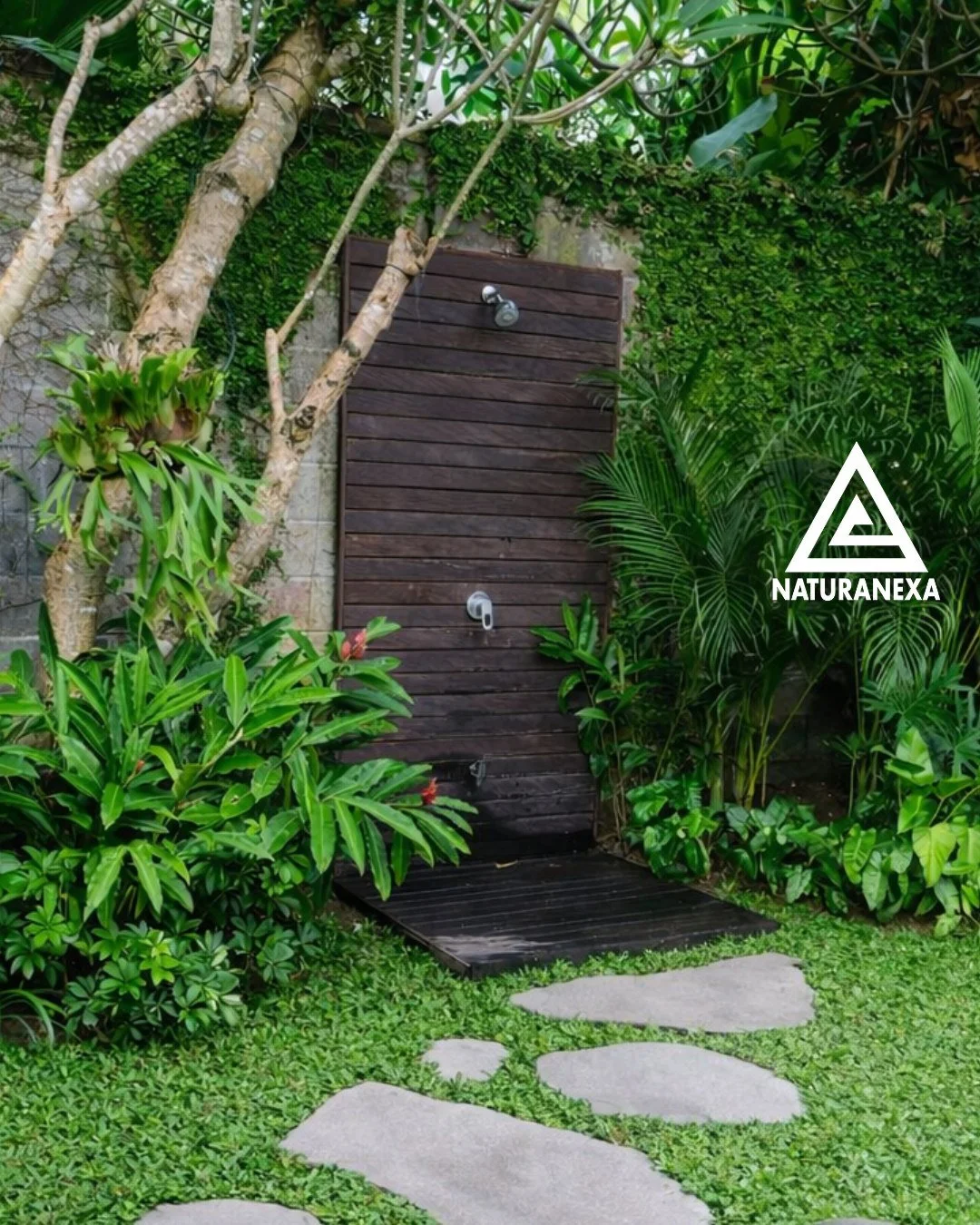 Sometimes we don&rsquo;t think about designing an outdoor shower the right way.
Because the focus goes into the main habitation&hellip; or because it&rsquo;s &ldquo;just a shower.&rdquo;

But when the right creative minds are involved, even &ldquo;ju
