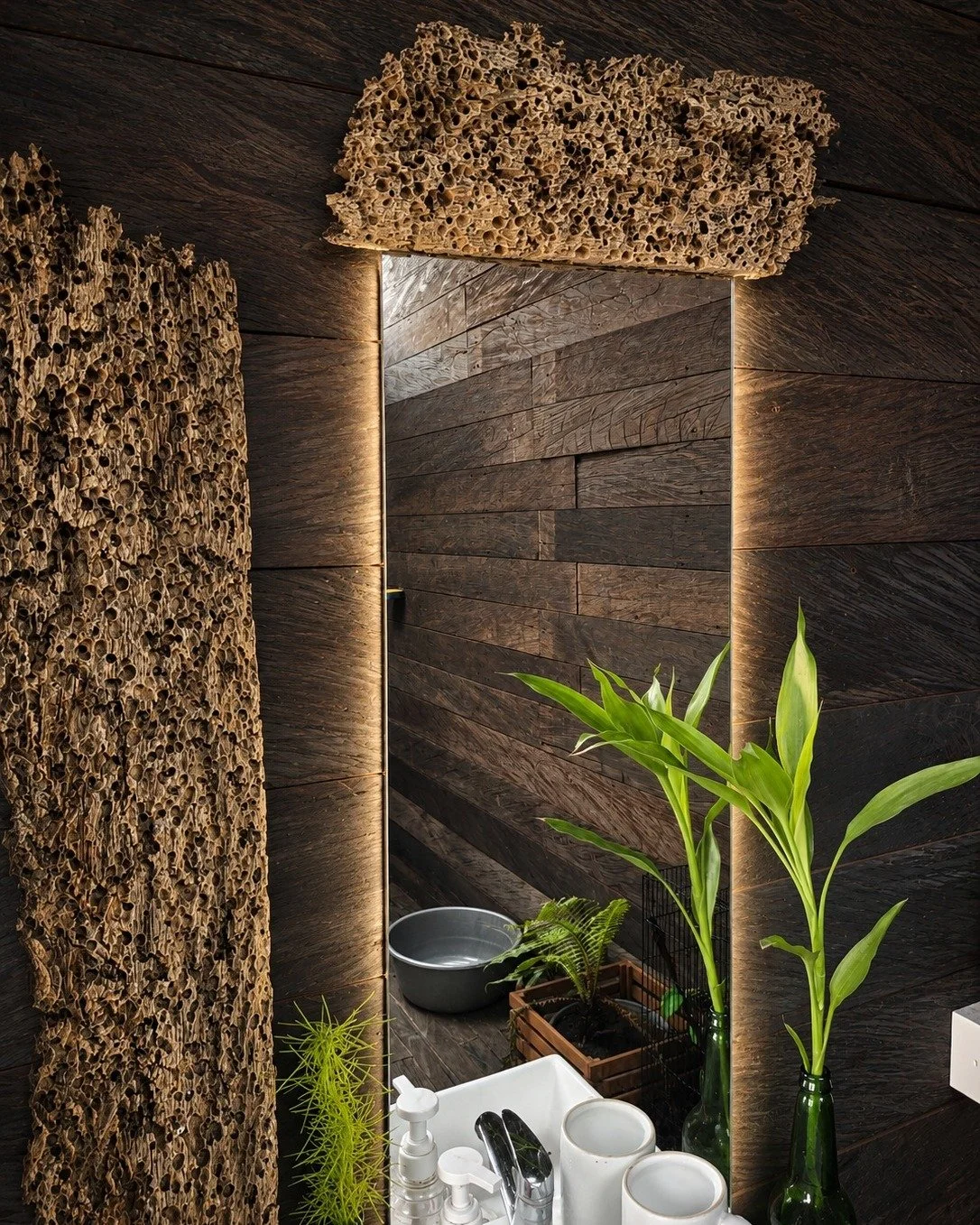 Luxury interiors are becoming increasingly similar.

The same stone. The same fittings. The same carefully curated palette.
In other words? Boring.

What gives a space character is often the material that cannot be replicated.

The reclaimed ironwood