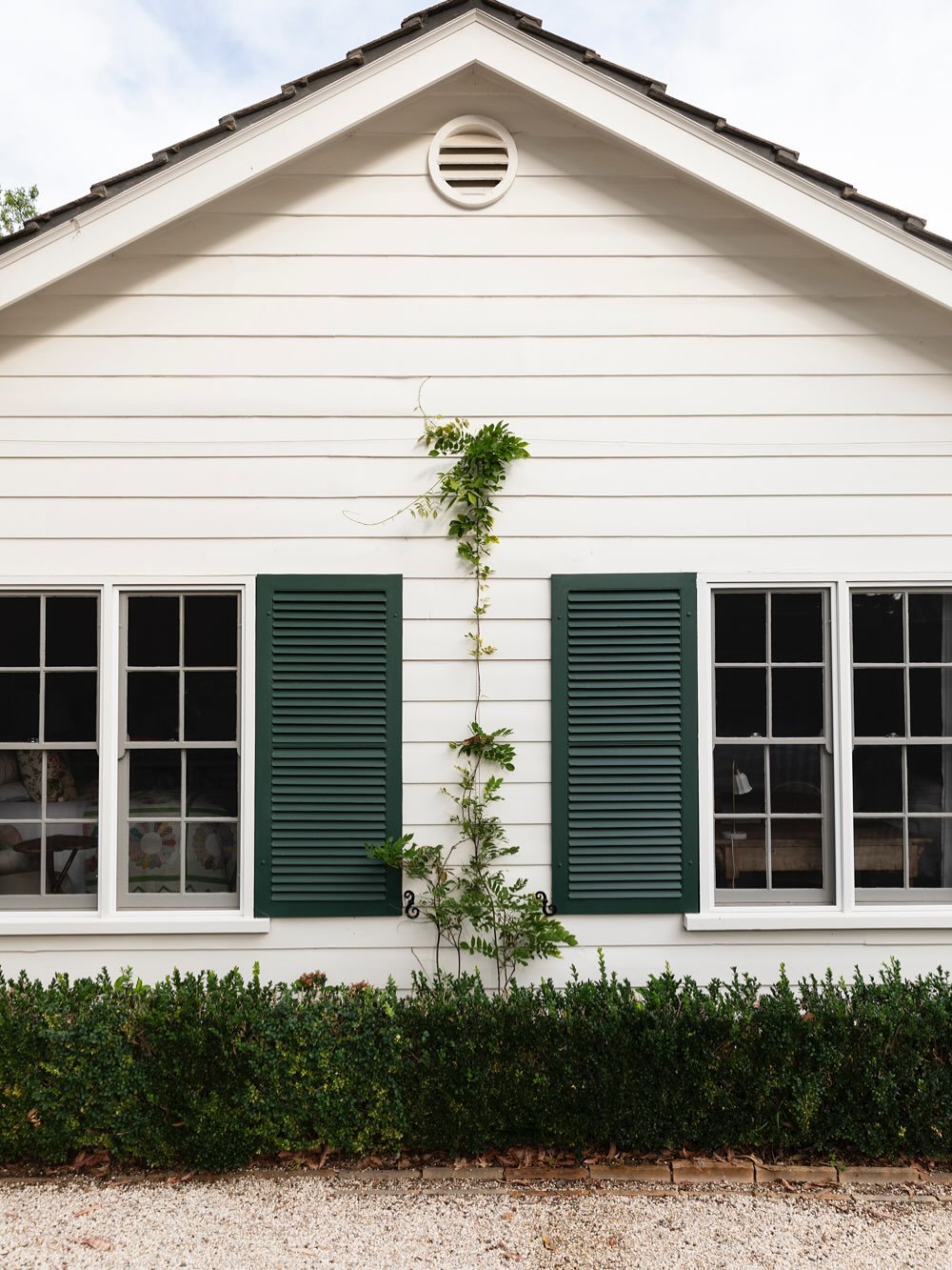 A beautiful renovation to this beautiful home. Outside Eliza Bay. 

Builder: @wilkenhomes 
Design: @mainehouseinteriors 
Drafting: @enlightbuildingdesign 
Interiors: @mainehouseinteriors 
Photography: @gemmola 

#wilken #wilkenhomes #builder #morning