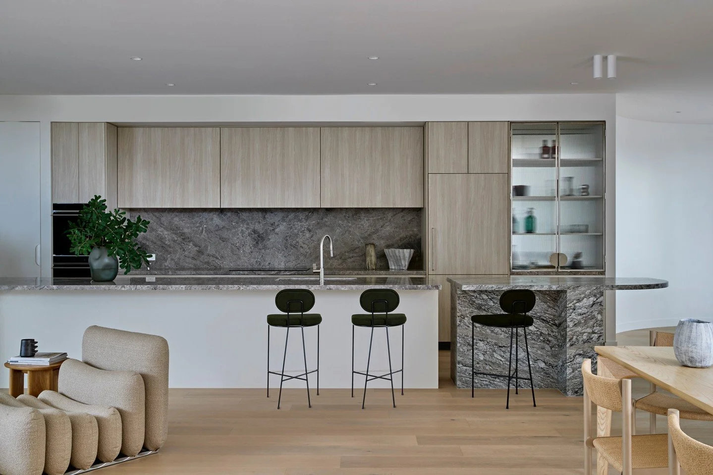 Working with @luca_vezzosi_architects, the vision of Casa Cortile was to create a home around connectivity and balance. ⁠
⁠
Builder: @wilkenhomes⁠
Architect: @luca_vezzosi_architects⁠
Furniture: @stylecraftfurniture⁠
Styling: @amandamckenna.styling⁠
