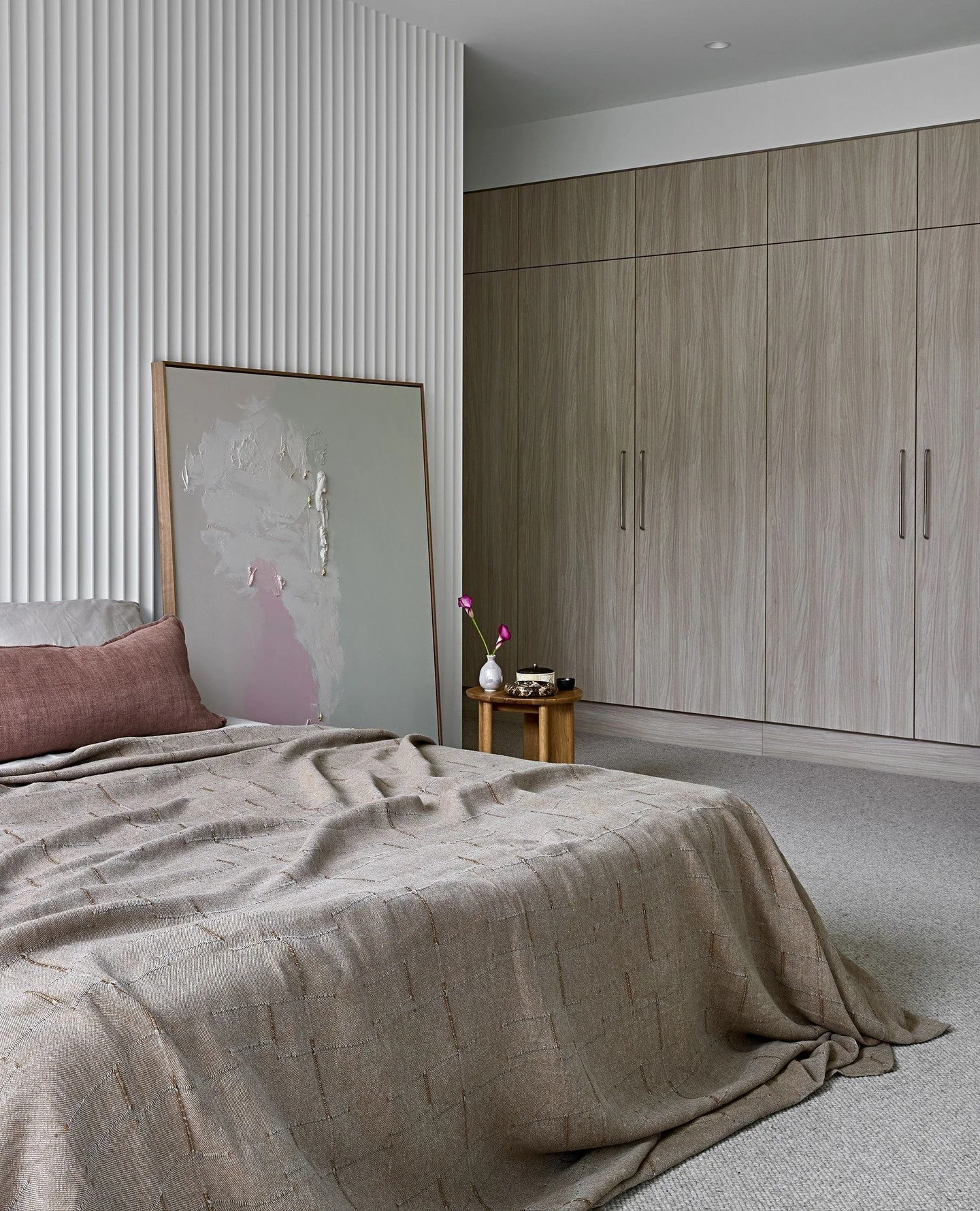 Internals at Casa Cortile.⁠
⁠
Builder: @wilkenhomes⁠
Architect: @luca_vezzosi_architects⁠
Furniture: @stylecraftfurniture⁠
Styling: @amandamckenna.styling⁠
Artwork: Christophervine.art⁠
Photography: @shannonmcgrath7