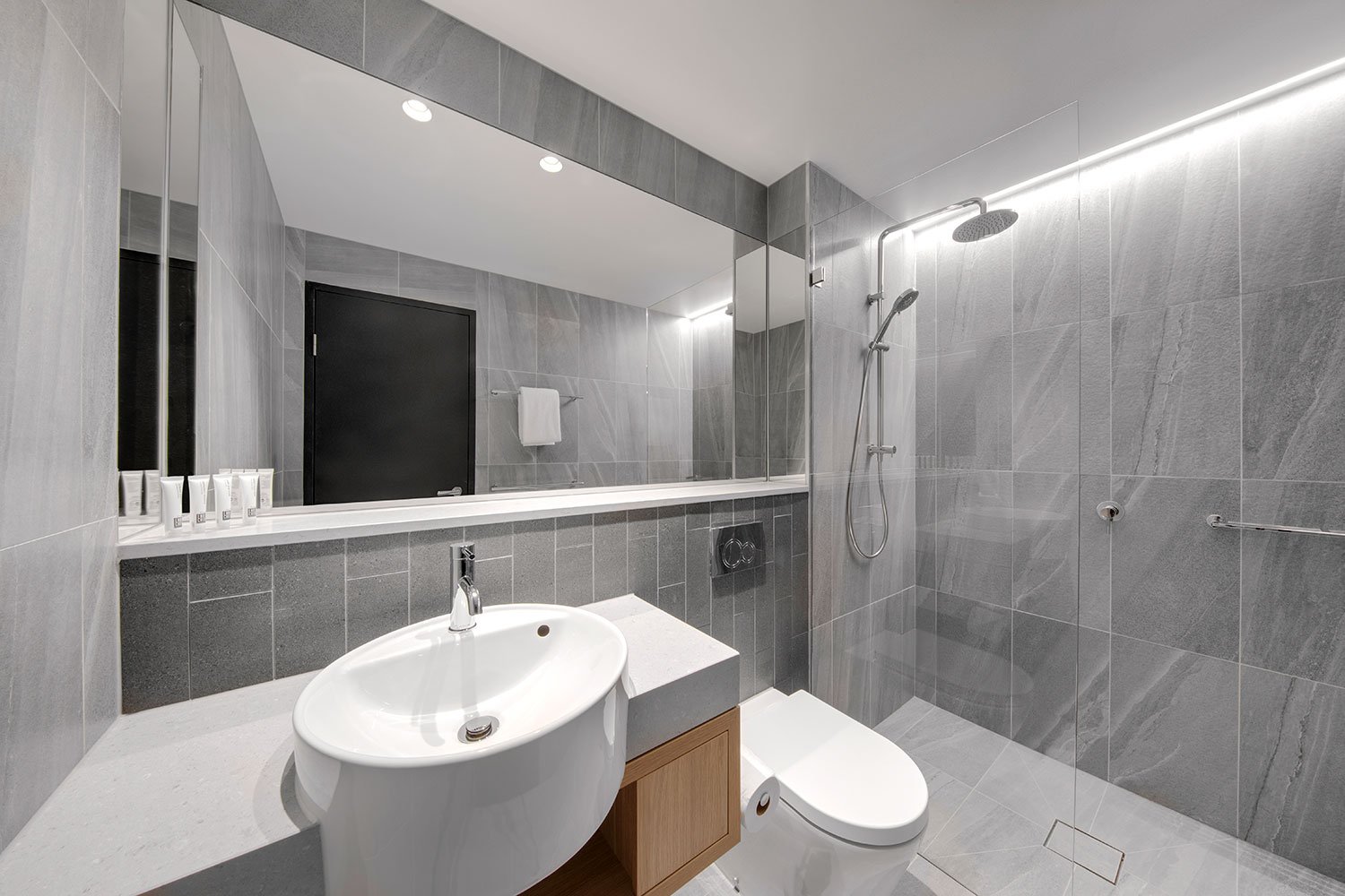 vibe-hotel-hobart-bathroom-01-2020.jpg