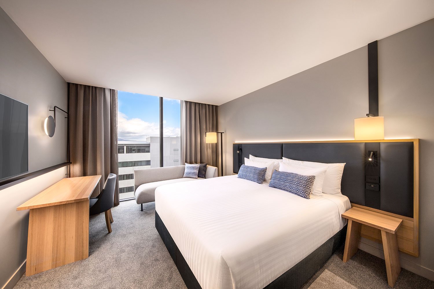 vibe-hotel-hobart-standard-king-room-01-2020.jpg