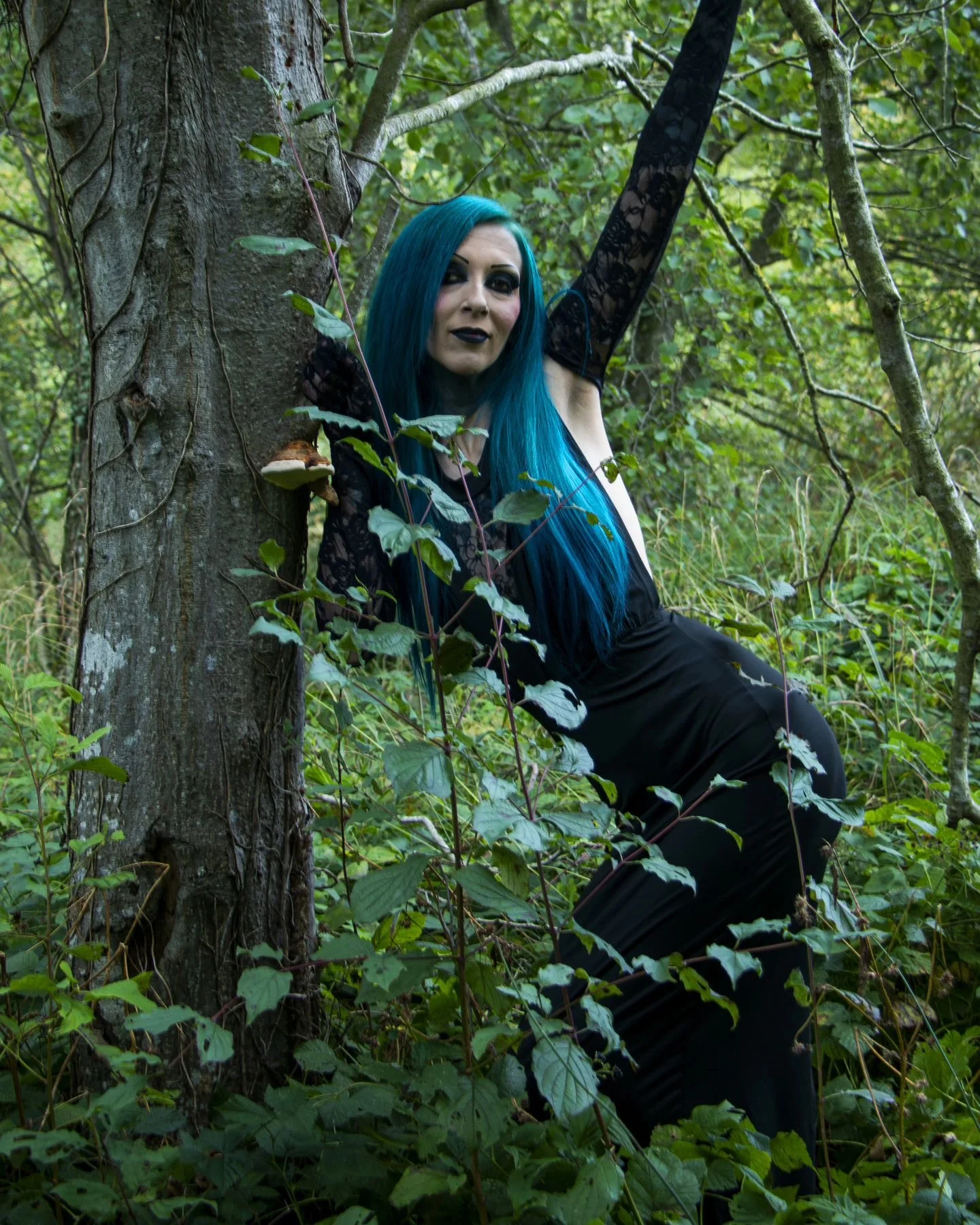 Petite publication pour Halloween 
Merci pour la post-production by @jbeguelin._photography 
Et le modelling by @lafeepaschier999 

#swamp #model #shooting #halloween #photoshoot #canon #goth