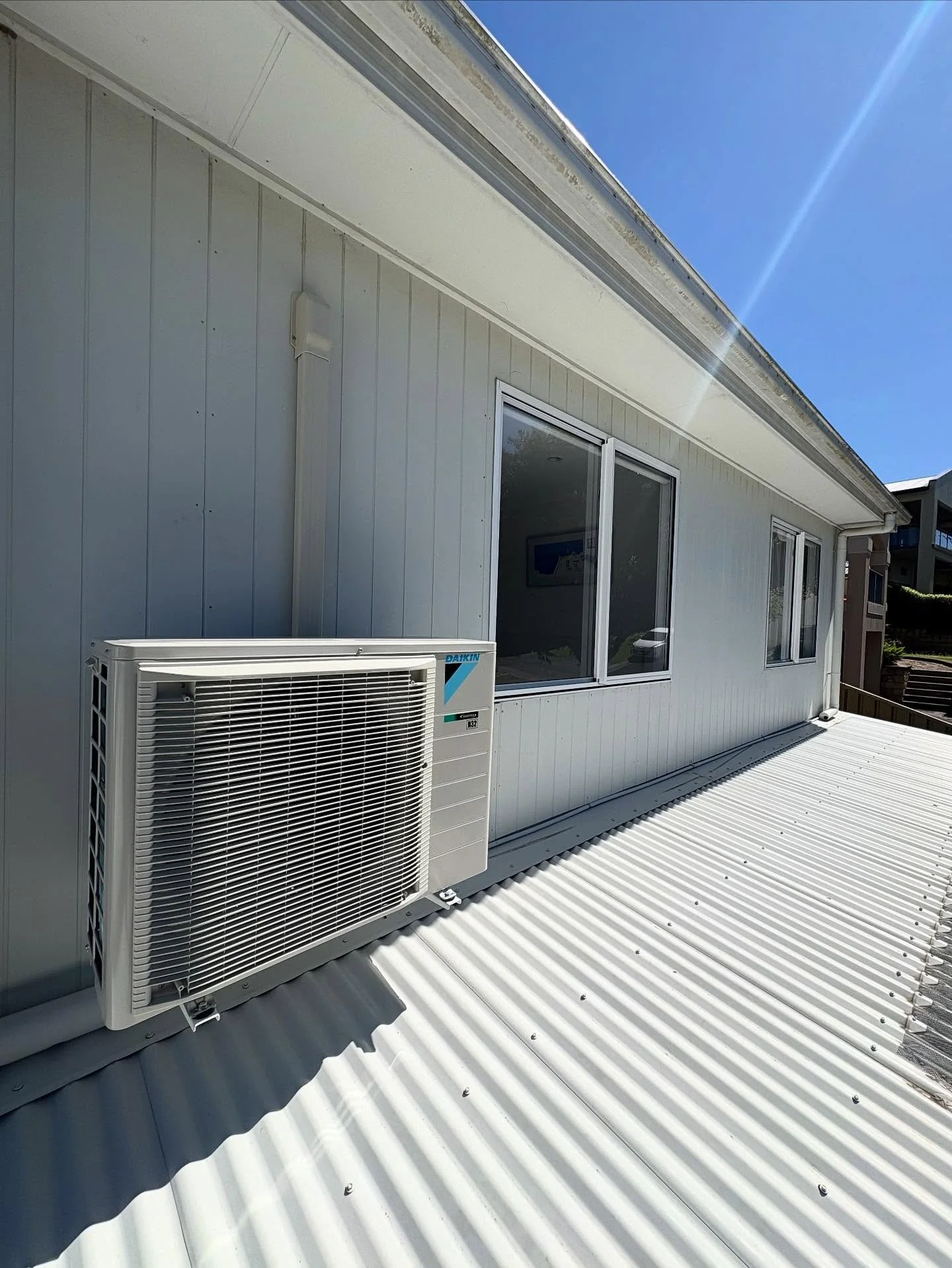 Quick little 4.6KW Daikin Cora installation at one of our loyal Shellharbour customers with it servicing both the main bedroom and upstairs lounge area!

Give us a buzz today on
📞0466813088