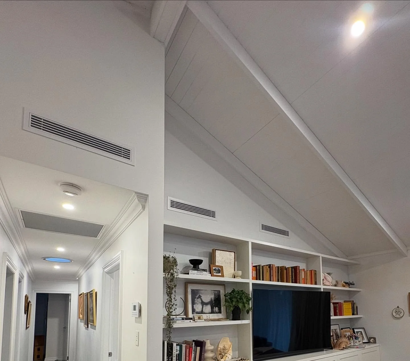 A few quick on the go snap shots of our recent Thirroul project! 📸

Contact us today for all your Air Conditioning needs! 
📞 0466813088
📧 Liam@bluewrenair.com.au
