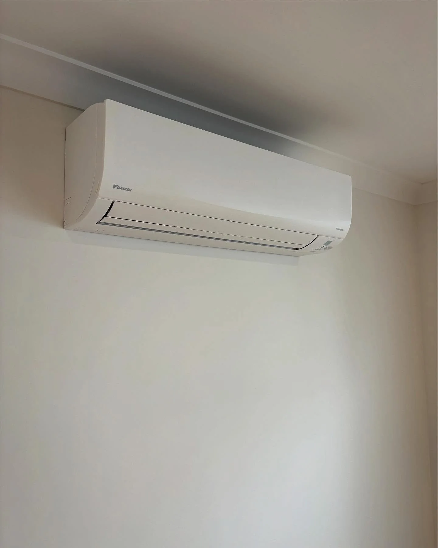 Quick 7.1KW Daikin reverse cycle split system Installation on one of our builders projects in Mt Saint Thomas.. 

Don&rsquo;t hesitate to contact us today!

📞 0466813088
📧 Liam@bluewrenair.com.au
  Or check out our socials