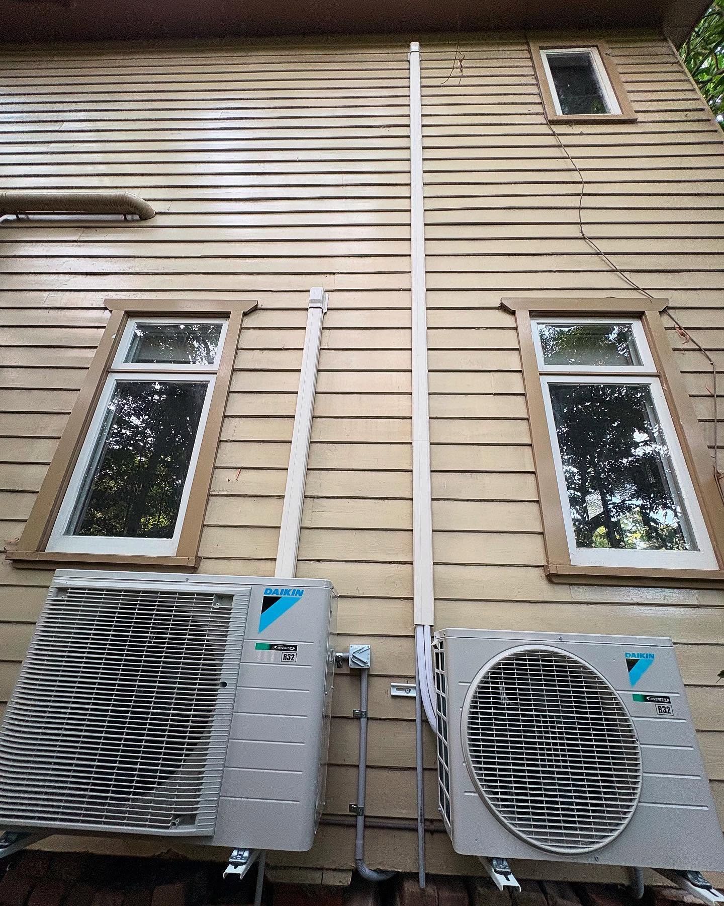 Our recent Austinmer project.
With the owners giving the flick to the old gas heaters and converting to the more sustainable and affordable reverse cycle air conditioners&hellip;
Reverse cycle systems offer a variety of functions 
Heating , Cooling, 