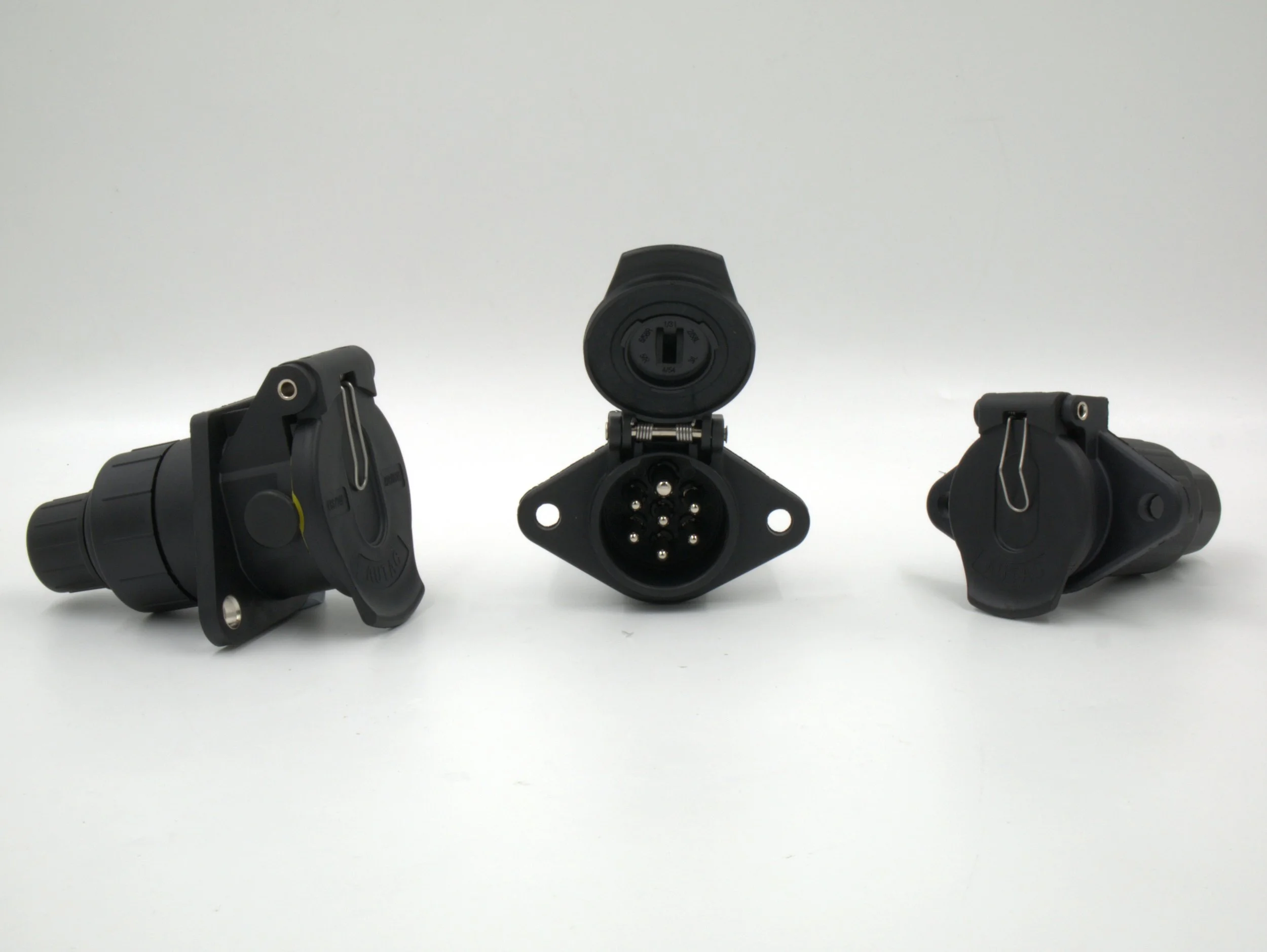 3 Commerical Vehicle Sockets