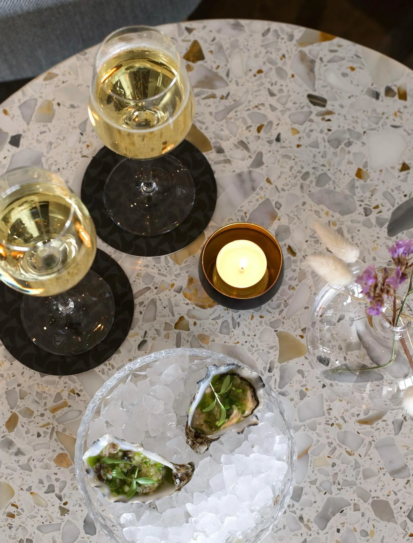 World Champagne Day! Imorgon 24/10 firar vi Champagnens dag med 1 glas champagne & ett signaturostron för 150 kr. 🥂 Välkomna!