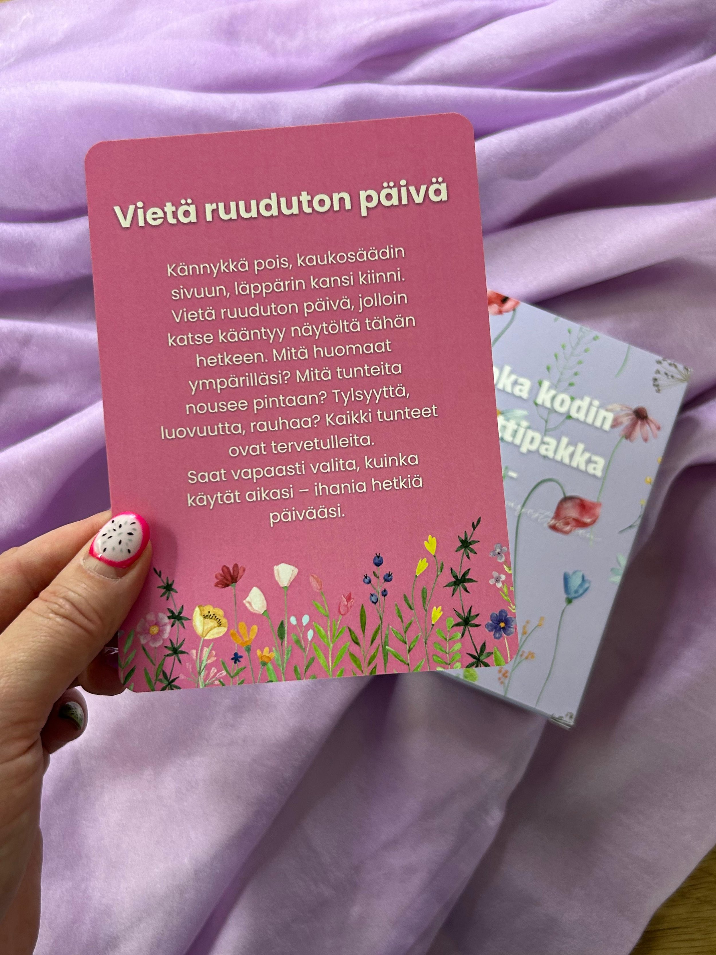 Joka kodin korttipakka - Väreillen järjestykseen Vietä ruuduton päivä.jpg