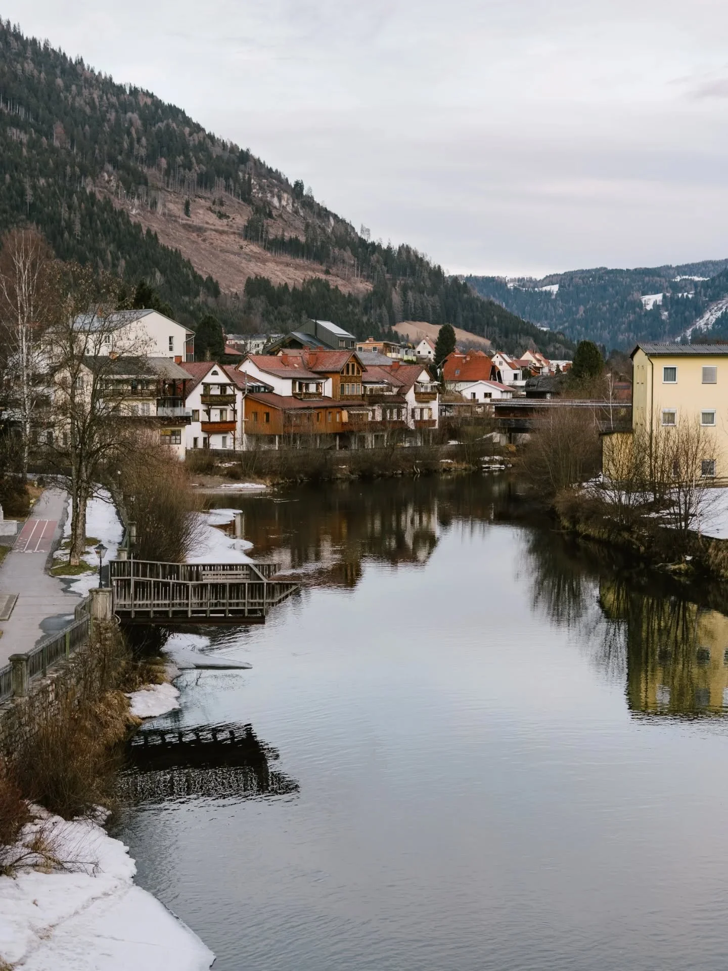 &Eacute;n ezekkel a k&eacute;pekkel z&aacute;rom a telet. Innentől kezdve a tavaszi meg&uacute;jul&aacute;s friss hangulat&aacute;t keresem a k&ouml;vetkező fot&oacute;z&aacute;sokon akkor is, ha az ablakon kin&eacute;zve &uacute;gy tűnik, m&eacute;g