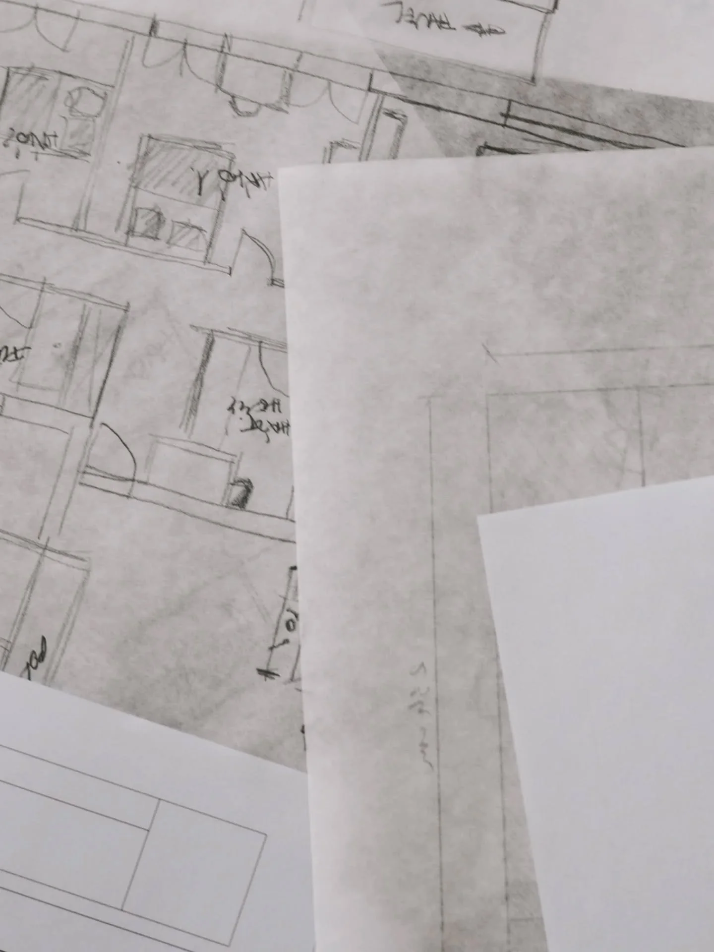 Vannak a "csendes" m&aacute;rk&aacute;k, akik nem is felt&eacute;tlen gy&aacute;rtanak tartalmat, m&eacute;gis műk&ouml;dnek. Hossz&uacute; &eacute;vek alatt, l&eacute;p&eacute;sről l&eacute;p&eacute;sre haladnak, n&ouml;vekednek. Kapcsolat