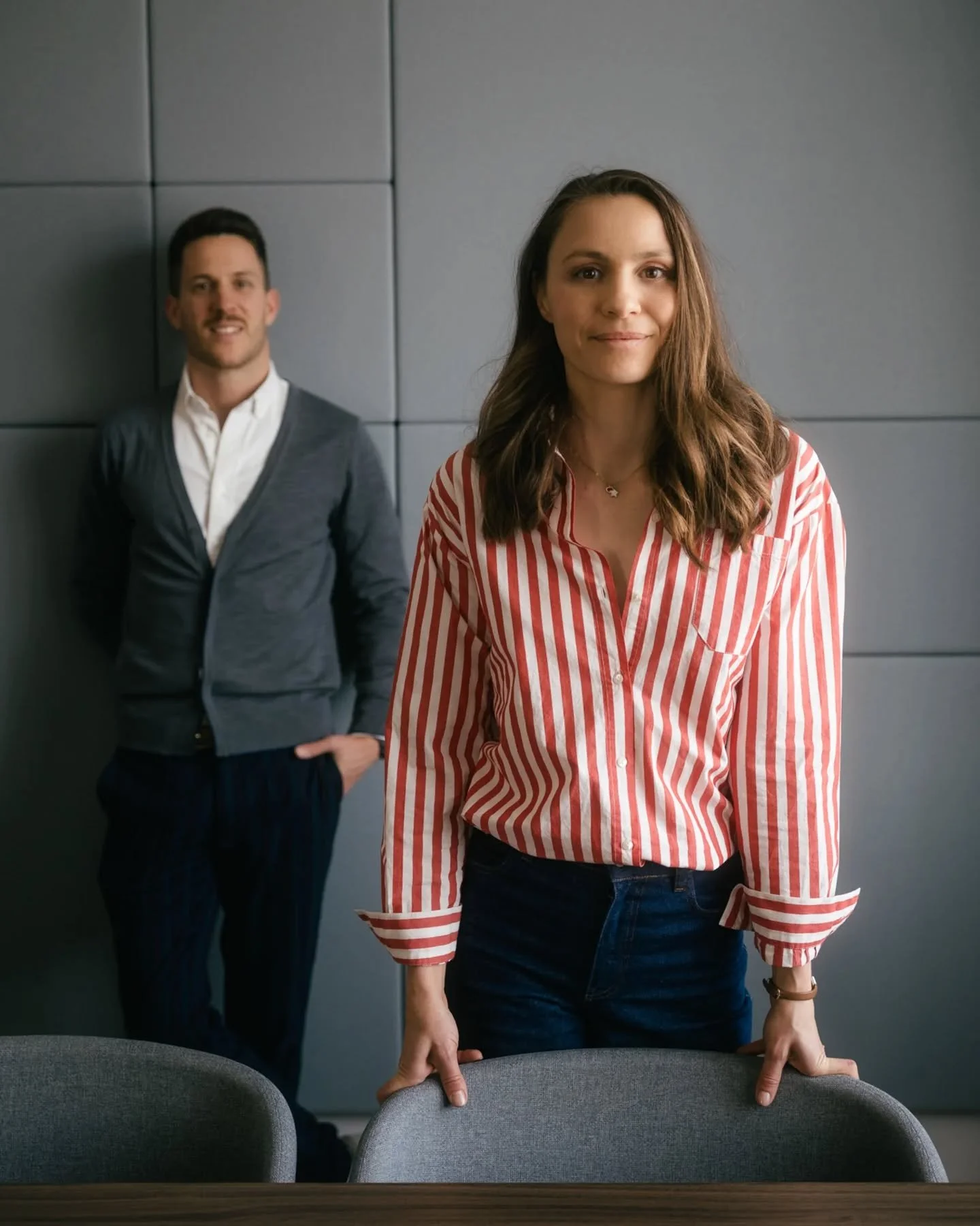 A jogi tan&aacute;csad&aacute;s vizu&aacute;lis bemutat&aacute;sakor a k&eacute;pek &eacute;s a vide&oacute;k feladata, hogy a nyugalmat &eacute;s a szakmai hiteless&eacute;g&eacute;t t&uuml;kr&ouml;zz&eacute;k, &iacute;gy m&aacute;r az első benyom&a