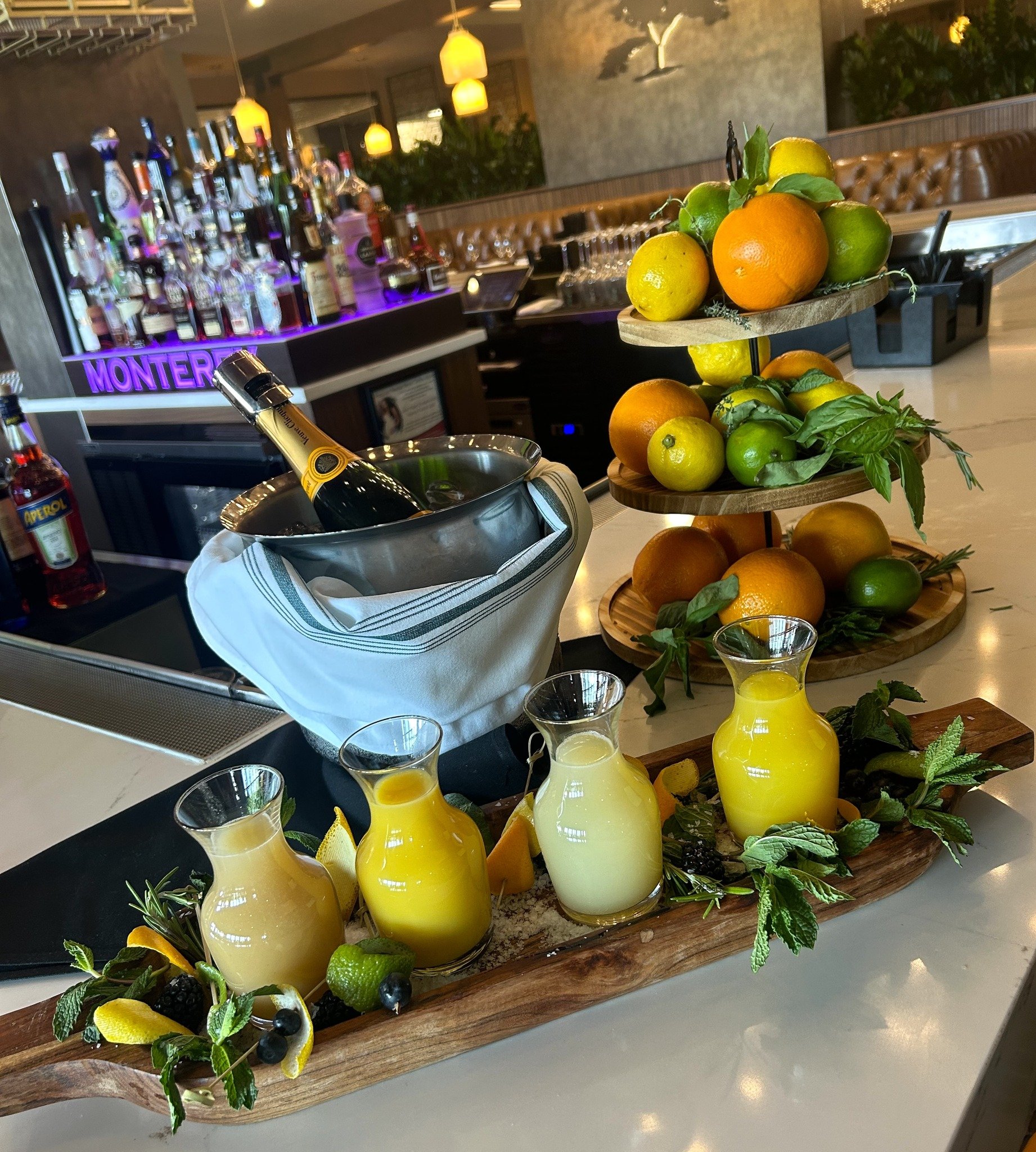 Sunday Brunch without a mimosa is just a sad, late breakfast. 🥂 Experience our Mimosa Board, delicious brunch offerings, and live jazz with us tomorrow from 10am-3pm!