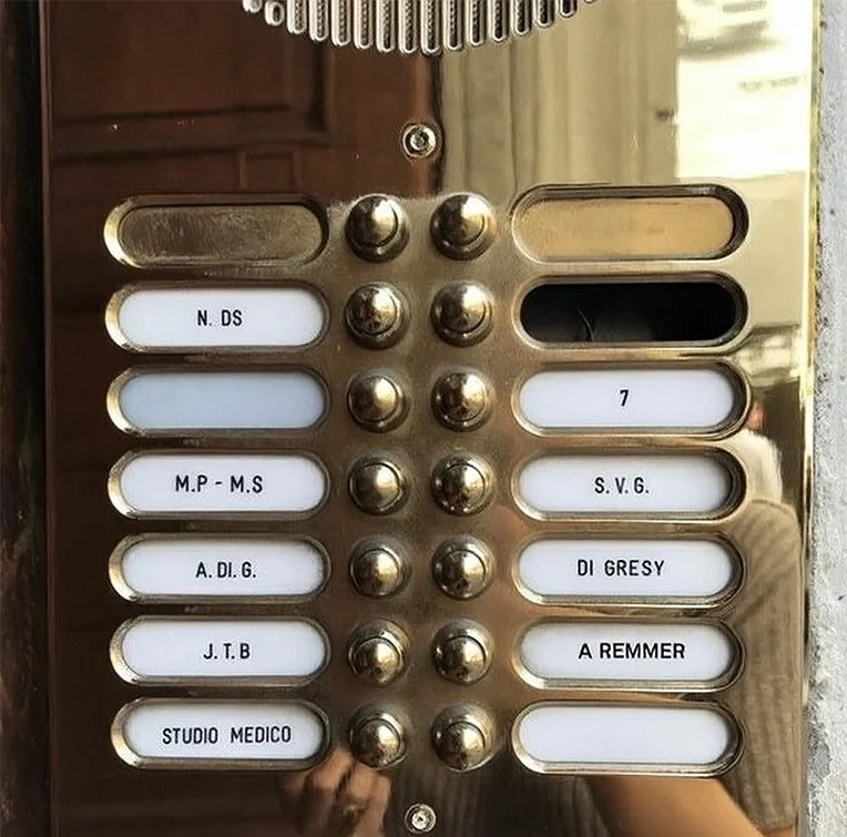 For bespoke commissions or to explore our current collection, book an in person or digital consultation.