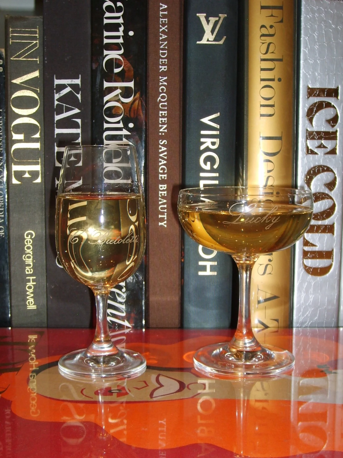 Hand engraved glassware. 

What you want to say, engraved on French bistro glasses or classic coupes. 

Available on the site now.