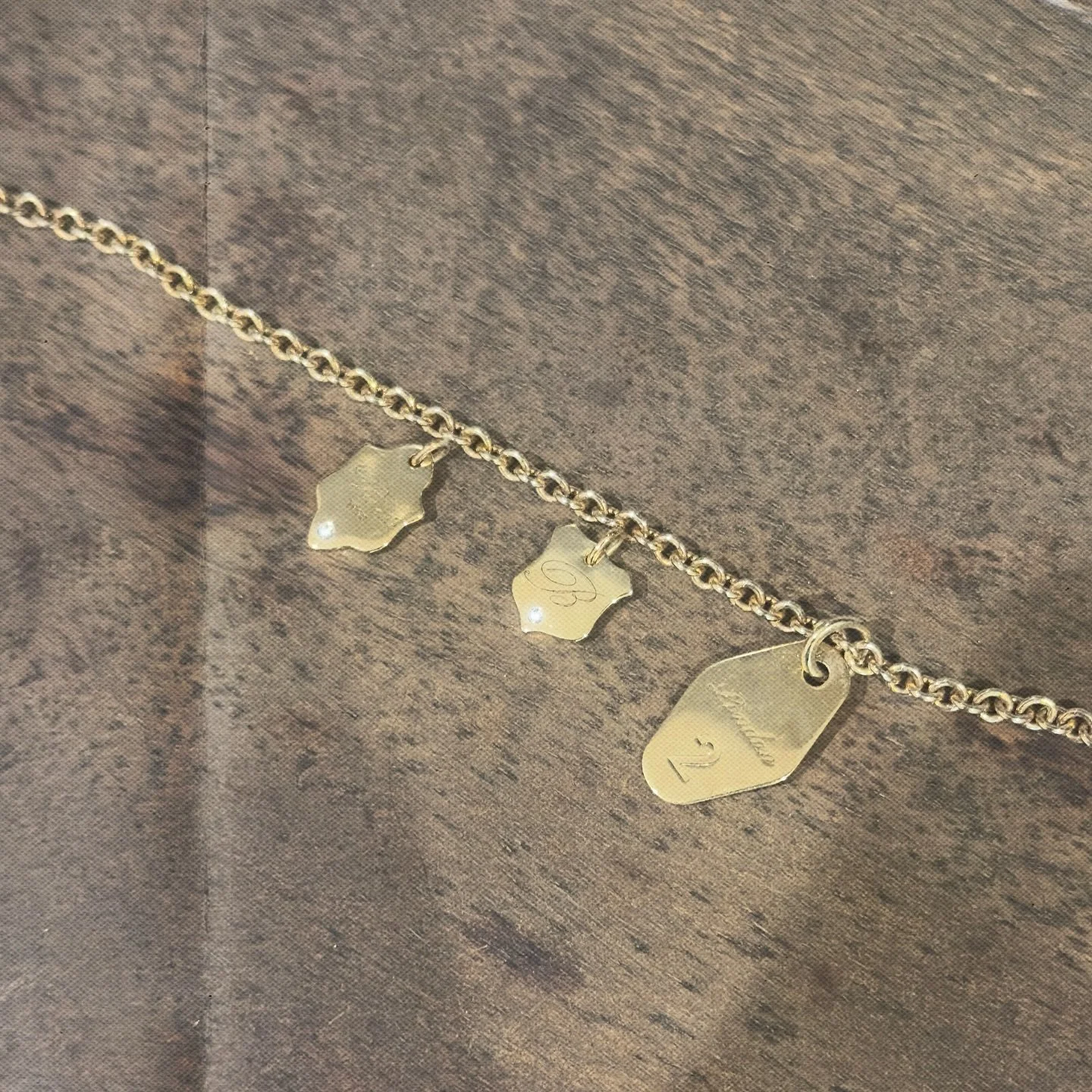 Plaque, Shield and Keytag pendants - Grand trace chain.