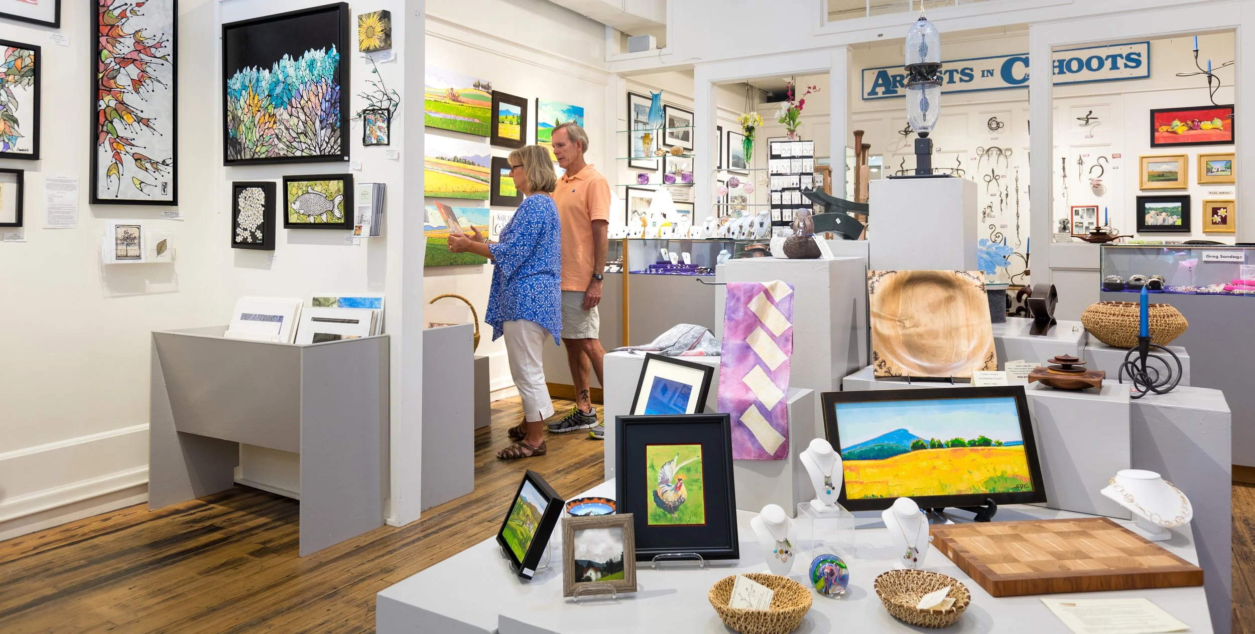 DowntownLex_Shopping_ArtistsInCahoots_crop_ChrisWeisler.jpg