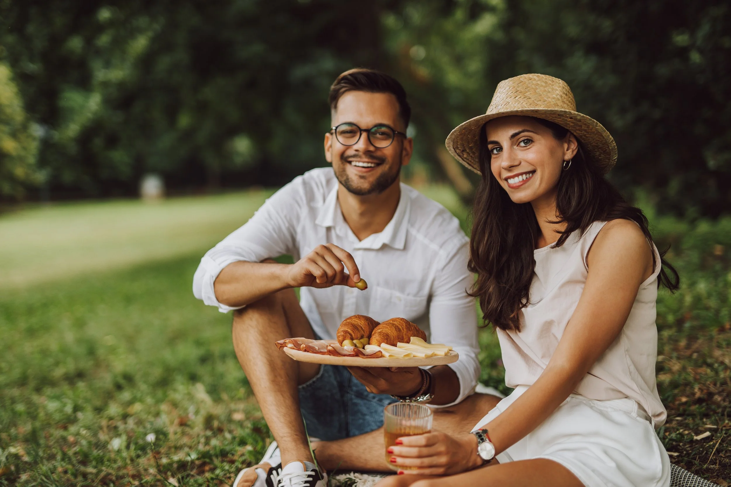 couple eating in nature