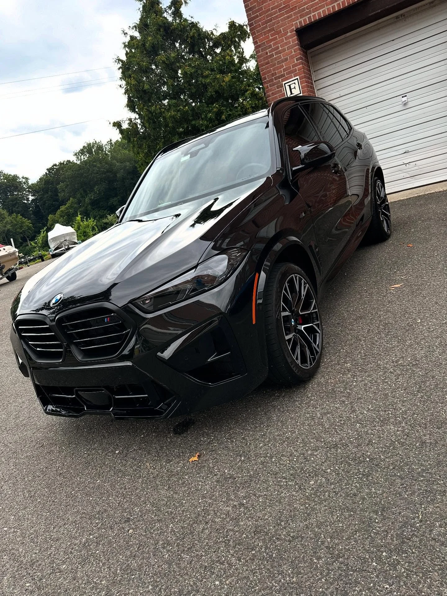 X5M Competition paint enhancement, ceramic sealant and interior detail 😮&zwj;💨. What a machine!
#detailersofig #detailersofinstagram #detailing #detailersofct #newmilfordct #glossy #bmwx5mcompetition #detailmafia #gtechniq #gtechniq_na