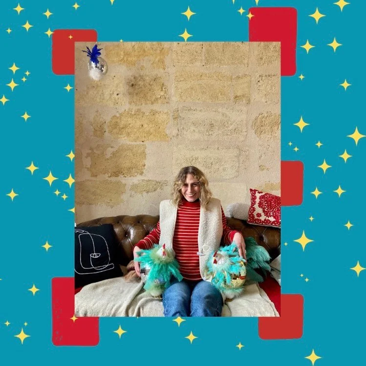Pr&ecirc;ts pour un shot de shine, de couleurs et de bonne humeur? 
Rejoignez Ana&iuml;s Gauffre @poule.a.facettes_original et moi-m&ecirc;me sur la piste de danse en dessous de ses mythiques poules &agrave; facettes qu&rsquo;elle confectionne avec l