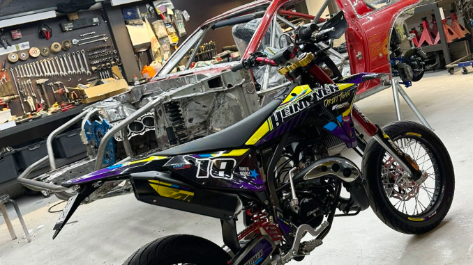 Tältä näyttää uniikki Heinonen Drift Team -mopo!