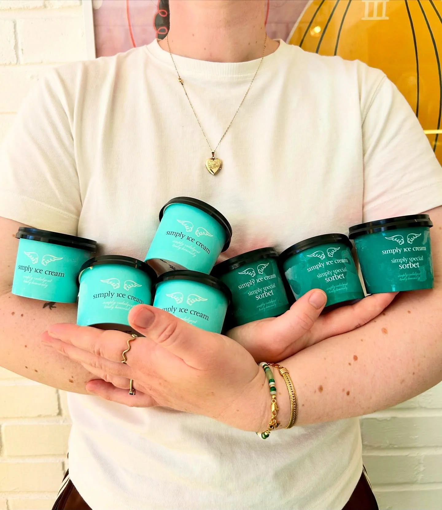 This heat 🤝 Simply Ice Cream Minis

ICE CREAM Strawberry // Vanilla // Honeycomb // Mint Choc Chip // Coffee &amp; Fudge // Pistachio // Peanut Brittle
+
SORBET Blackcurrant // Mango &amp; Passionfruit // Raspberry

 Now in the freezer 🌞