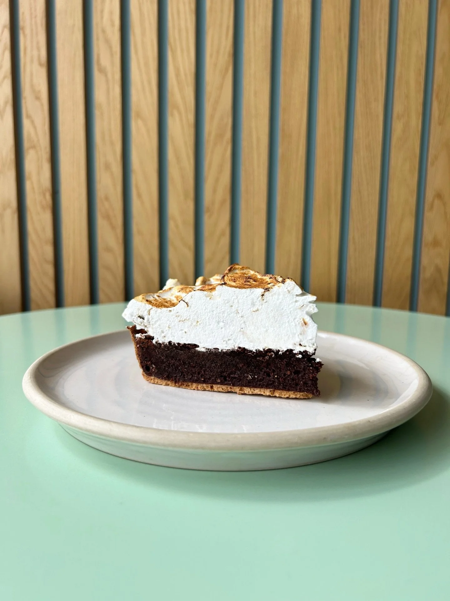 S&rsquo;mores brownie tart : A photoshoot

On the counter this week alongside some other big hitters&hellip; Lemon meringue pie // Rhubarb &amp; custard tarts // Cereal milk cookies // Choc, pistachio &amp; fig biscuit cake

😎