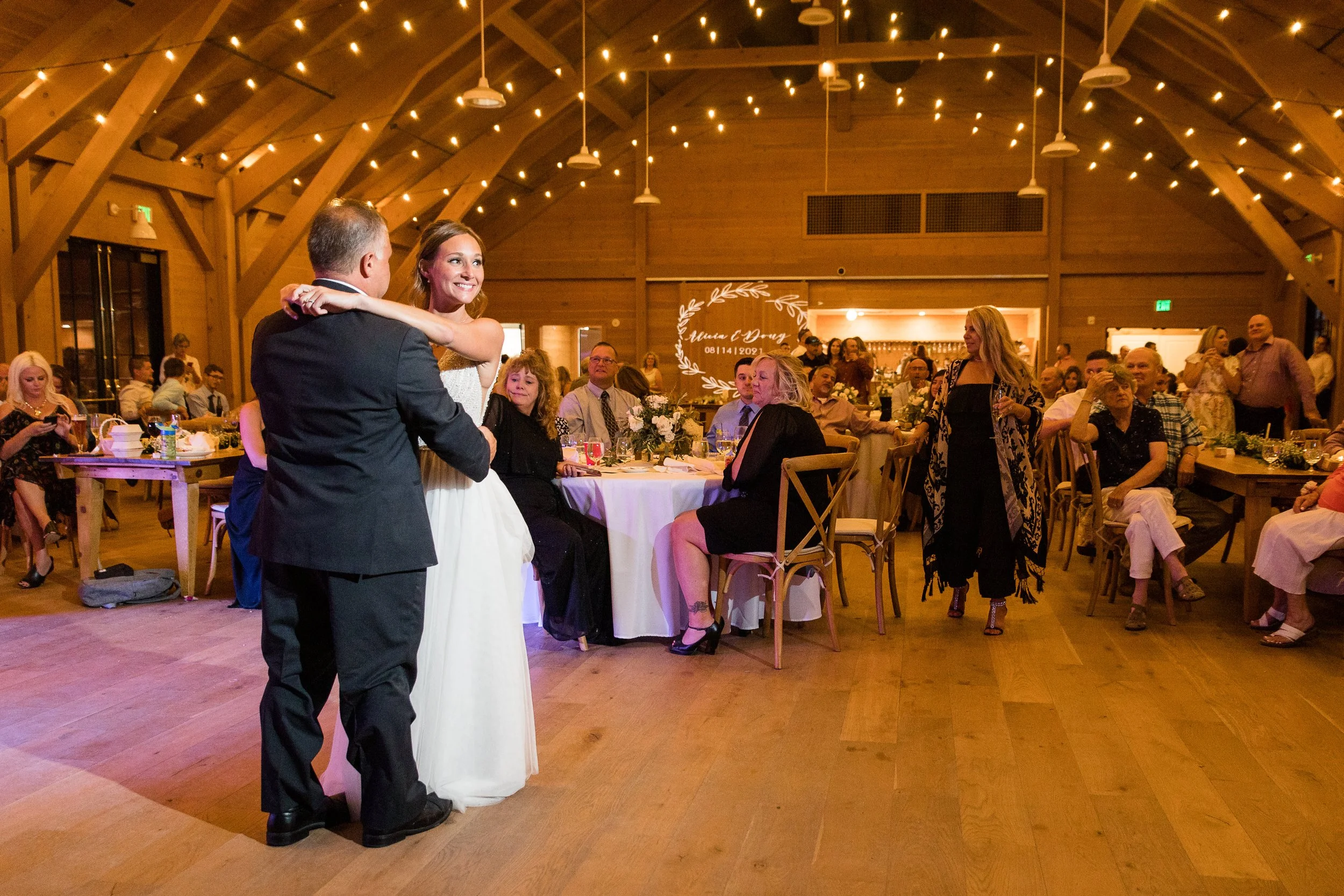 102-Kniley-Photography--The-Lake-House-on-Canandaigua-Wedding-Venue-Picture-0563.jpg