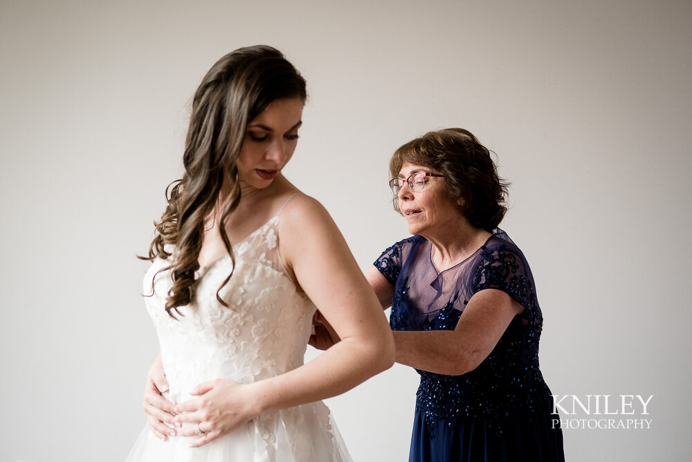 06-Lofts-on-Pearl-Hotel-Buffalo-NY-wedding-getting-ready-photo-Kniley-Photography.jpg