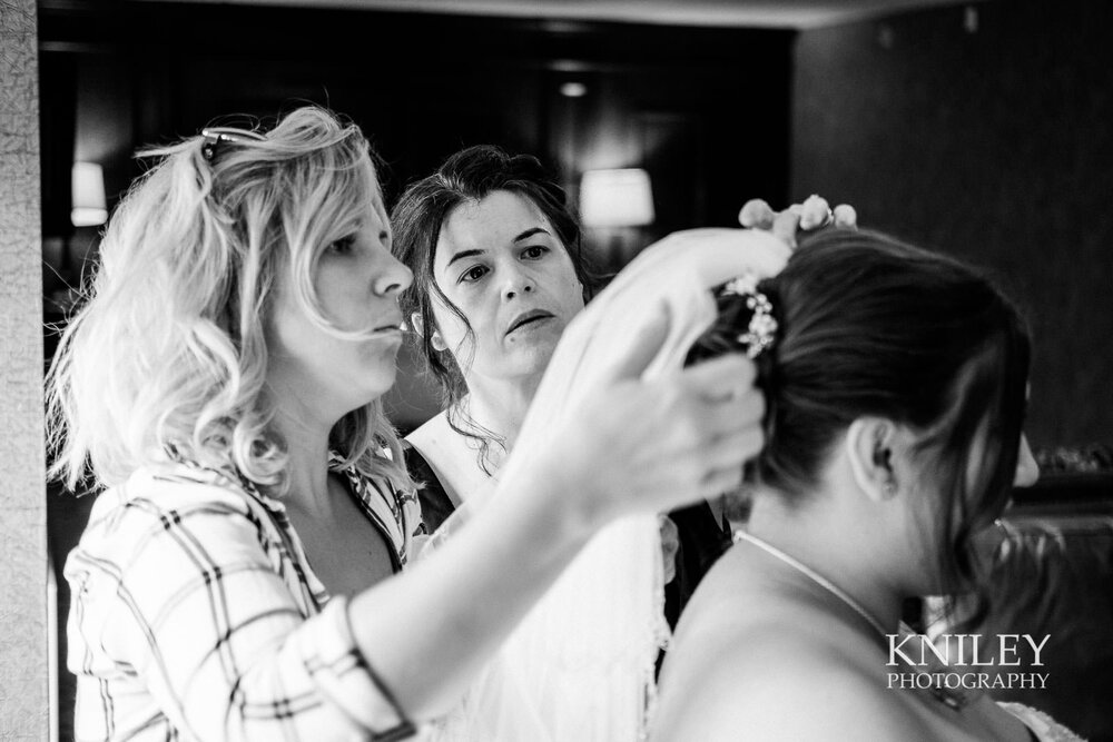 13-Bridal-Party-Getting-Ready-Rochester-NY-Wedding-Photography.jpg