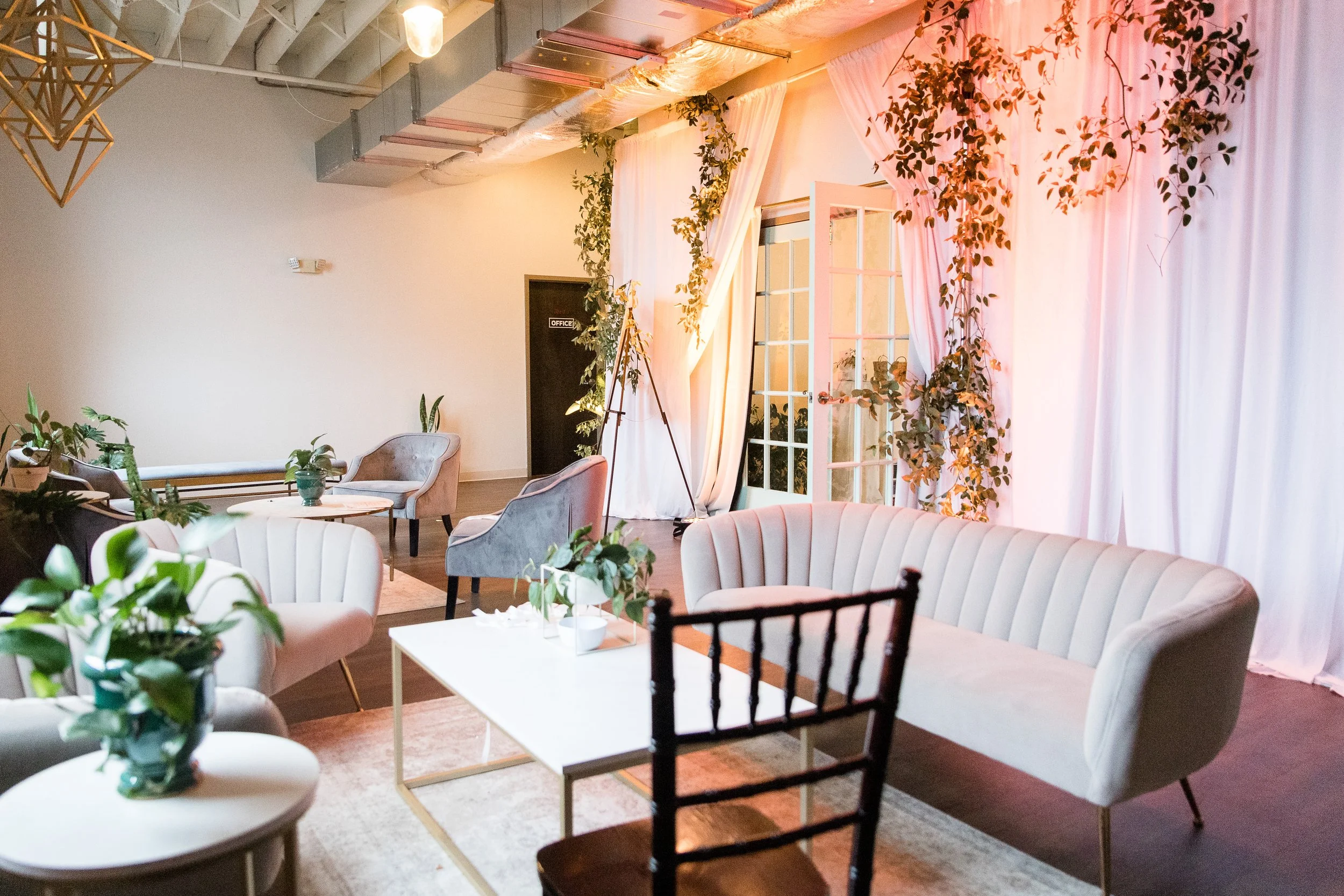 021-Kniley-Photography-Arbor-Loft-Wedding-Venue-Picture-0748.jpg
