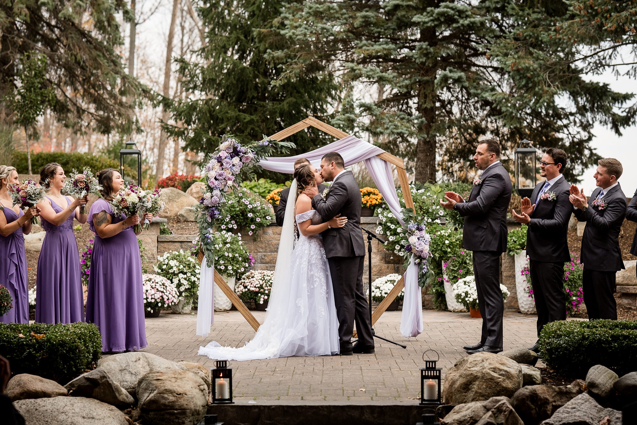 023-Kniley-Photography-Ravenwood-Golf-Club-Wedding-Venue-Picture-0410.jpg