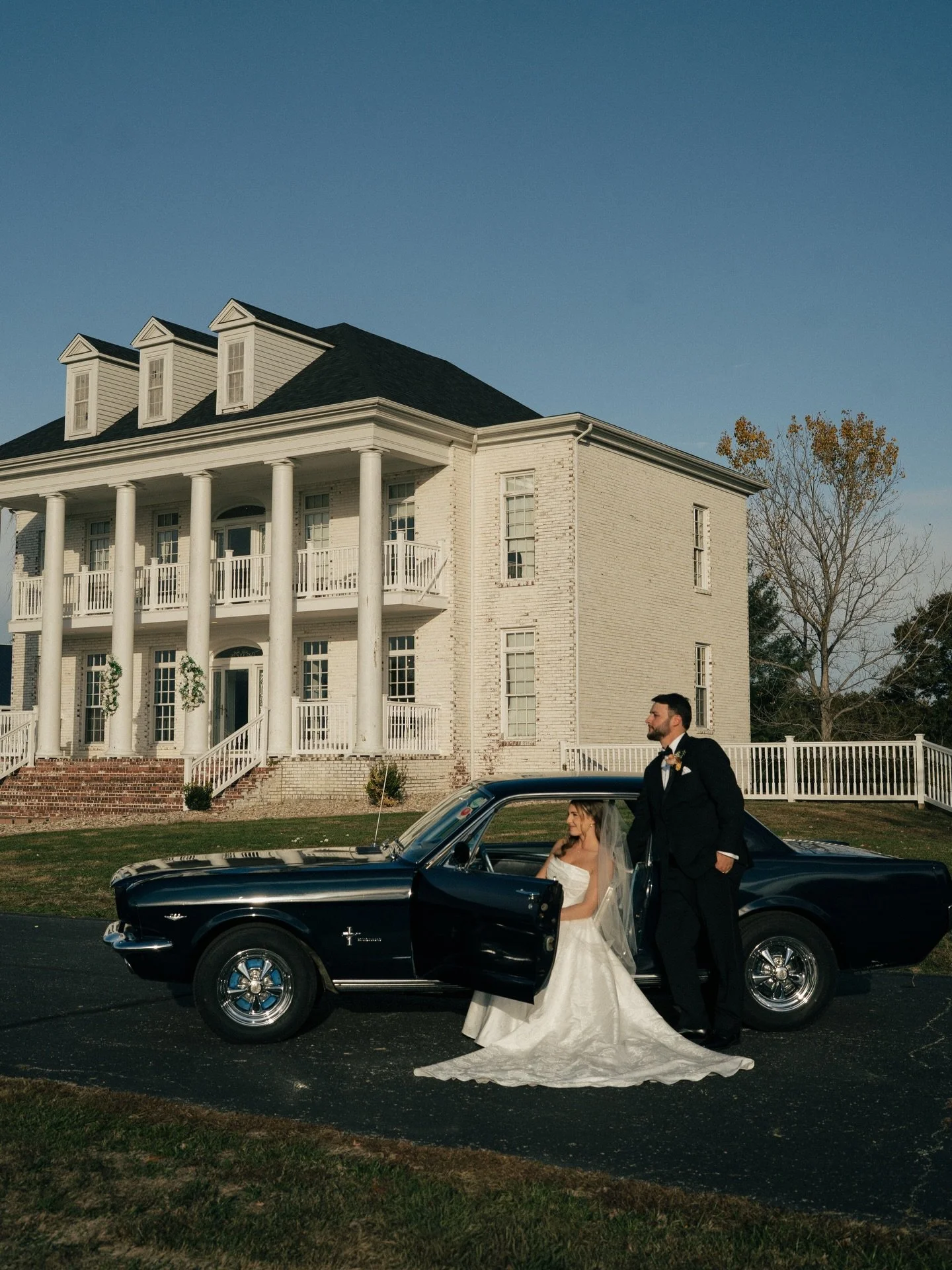 💌

Second for @zoewoodphotog 

Saint Louis wedding photographer, luxury wedding photography in Missouri, fine art bride, editorial bridal portraits, STL wedding photographer, Saint Louis engagement and wedding photography, emotional wedding moments,