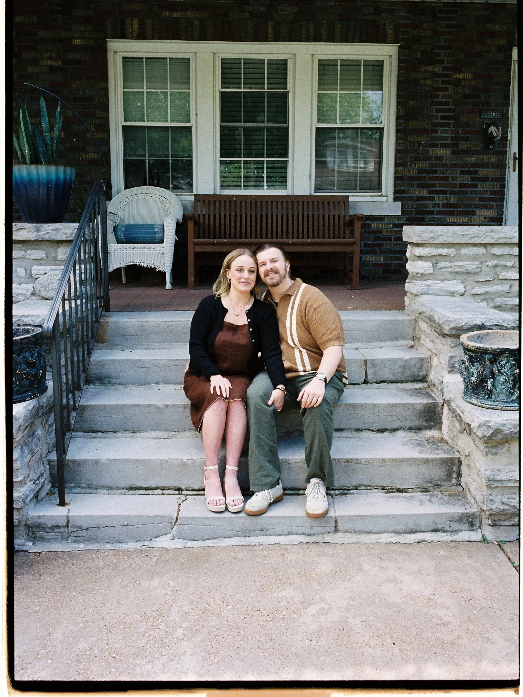 Spending time with Molly &amp; Curran at their home and revisiting the place where it all started made this session feel extra special. I loved getting a little glimpse into their story and of course meeting their pups. 🥹

Saint Louis wedding photog