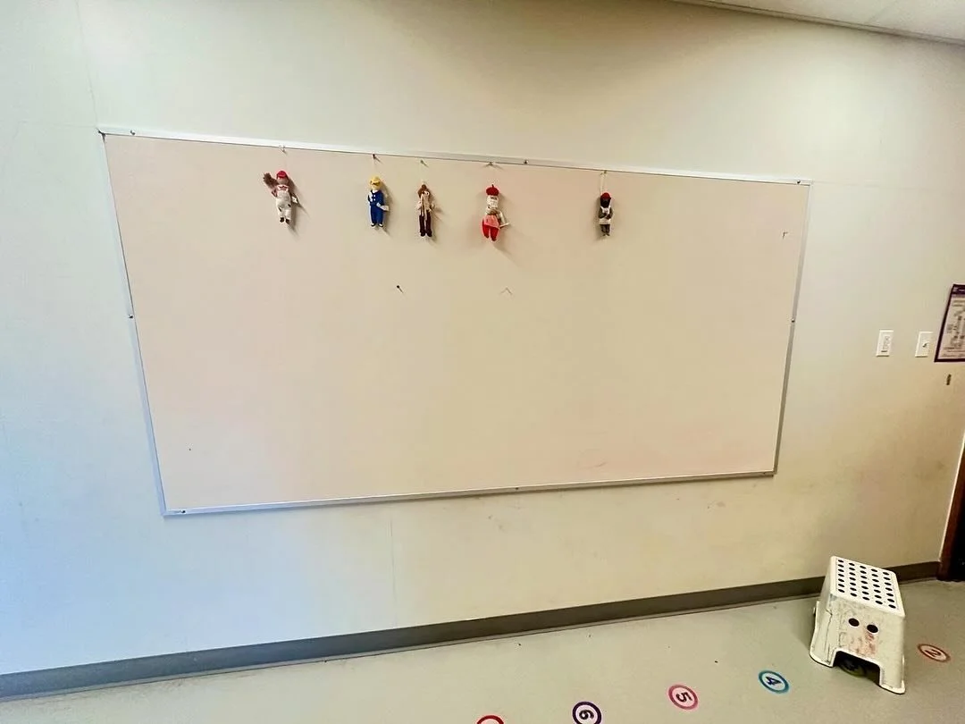 Another mural in the books ❤️. 

#artteachersofinstagram #elementaryart #art #arteducation #artteacher #artlessons #mural #classroomdecor #midcenturyart #maryblair