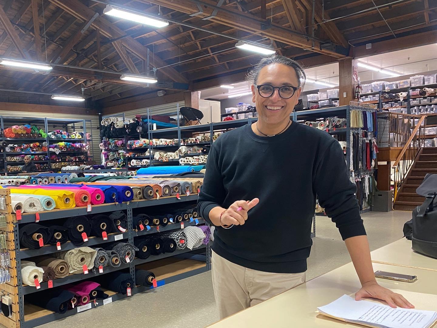 Fabric sourcing at one of our favorite Chicago fabric stores @fishmansfabrics - Fashion Design student Kanwar is developing their first collection, so we needed to go shopping! We are so excited to see their gorgeous looks come to life 😍
#chicagofas