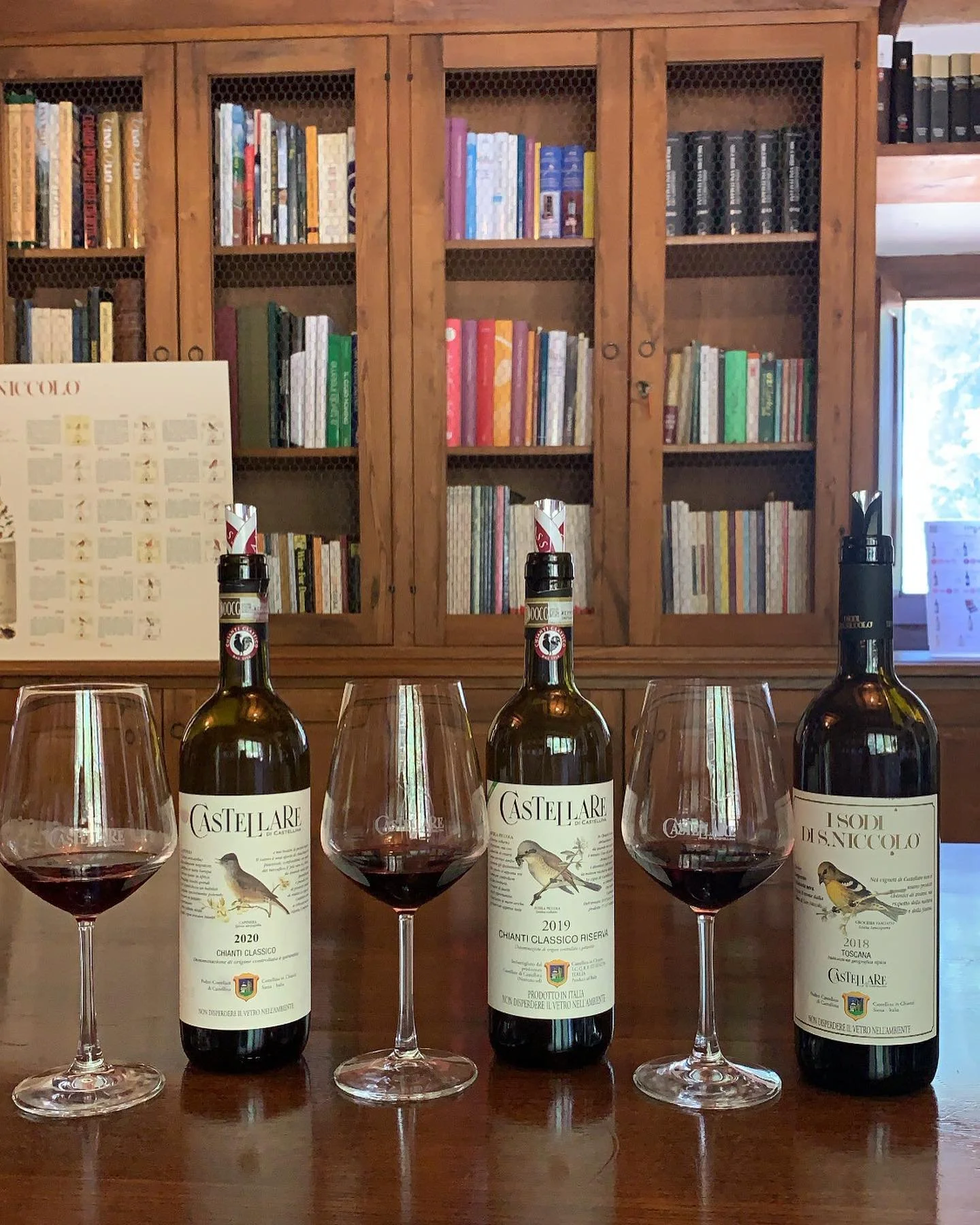 It&rsquo;s Chianti Day!🍷

Our last trip to this beautiful region happened just a couple of month ago when we visited impressive @castellarewine right in the heart of Chianti! Delicious wines, beautiful story behind the label 🍷🙌🐓