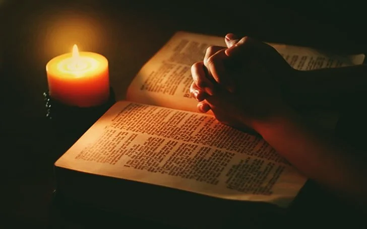 Praying in the Dark (Prier dans les ténèbres)