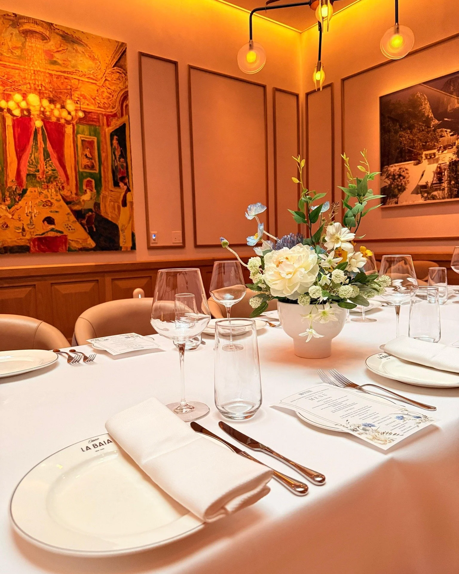 A refined space for celebrations, dinners 
and everything in between. 
Osteria La Baia &mdash; for moments that matter.