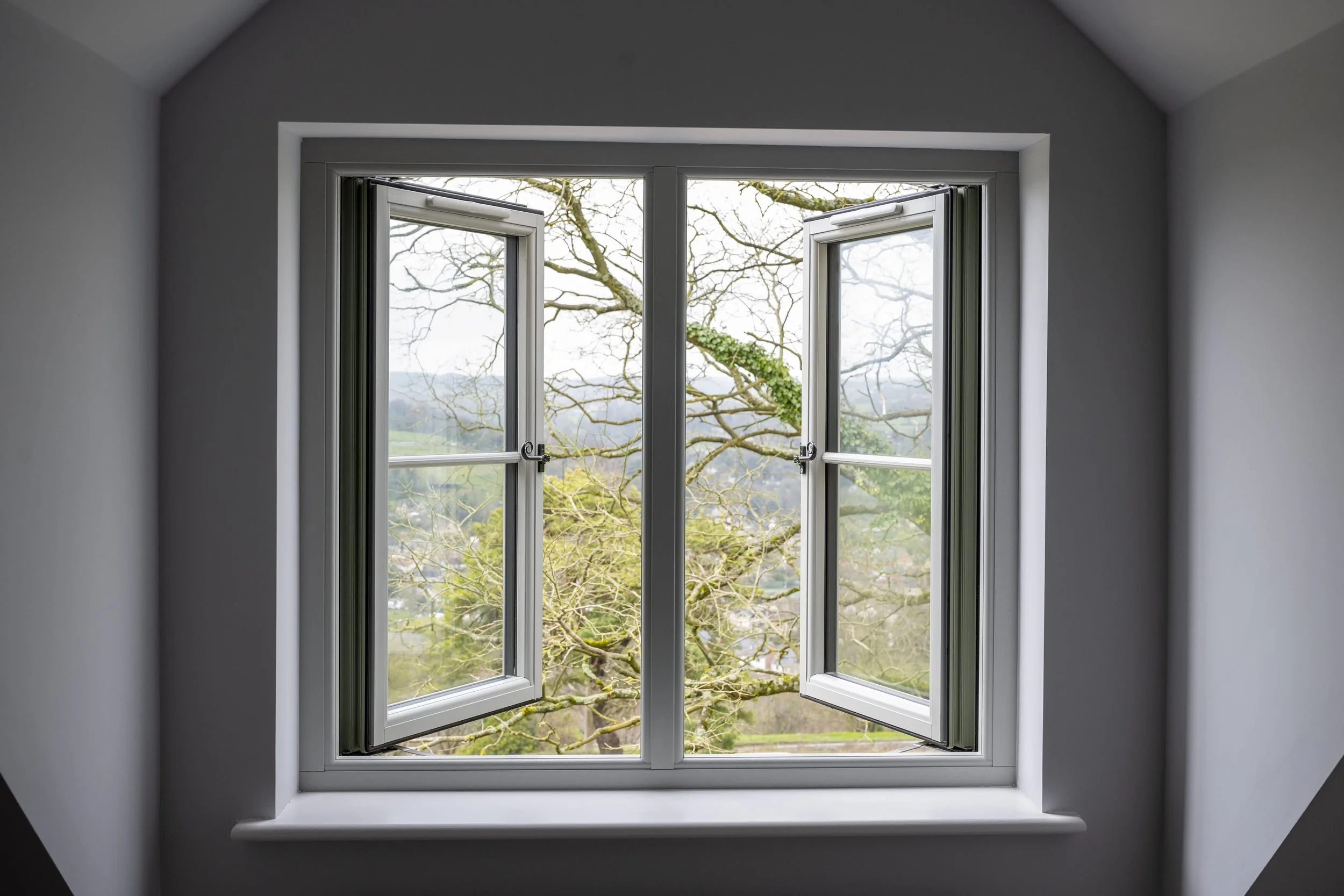 R9_Painswick_Stroud_Mech_Windows Doors ETC_HWL_Astra_Interior 4-min.jpg