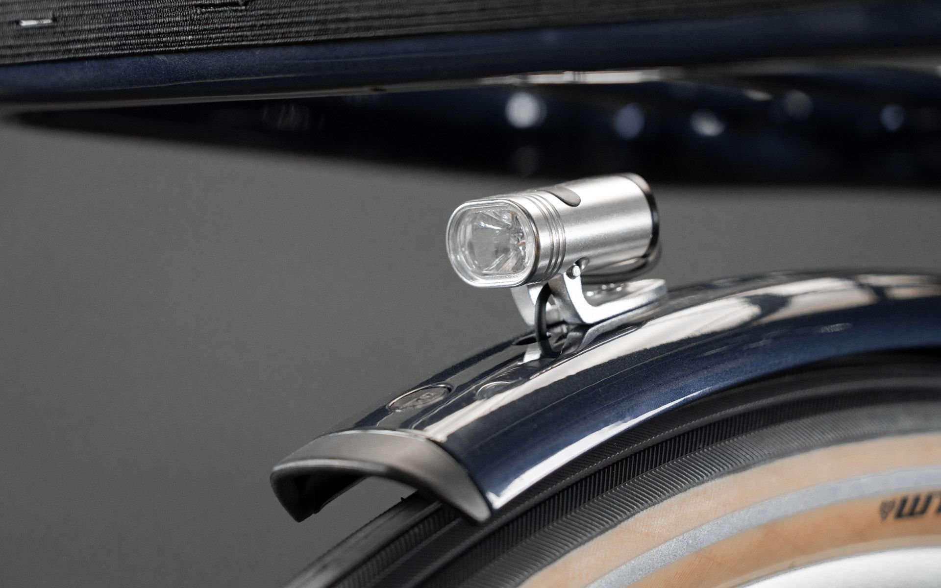 gustav_classic_edition_mainfeature_frontlight_d31387ade1.jpg